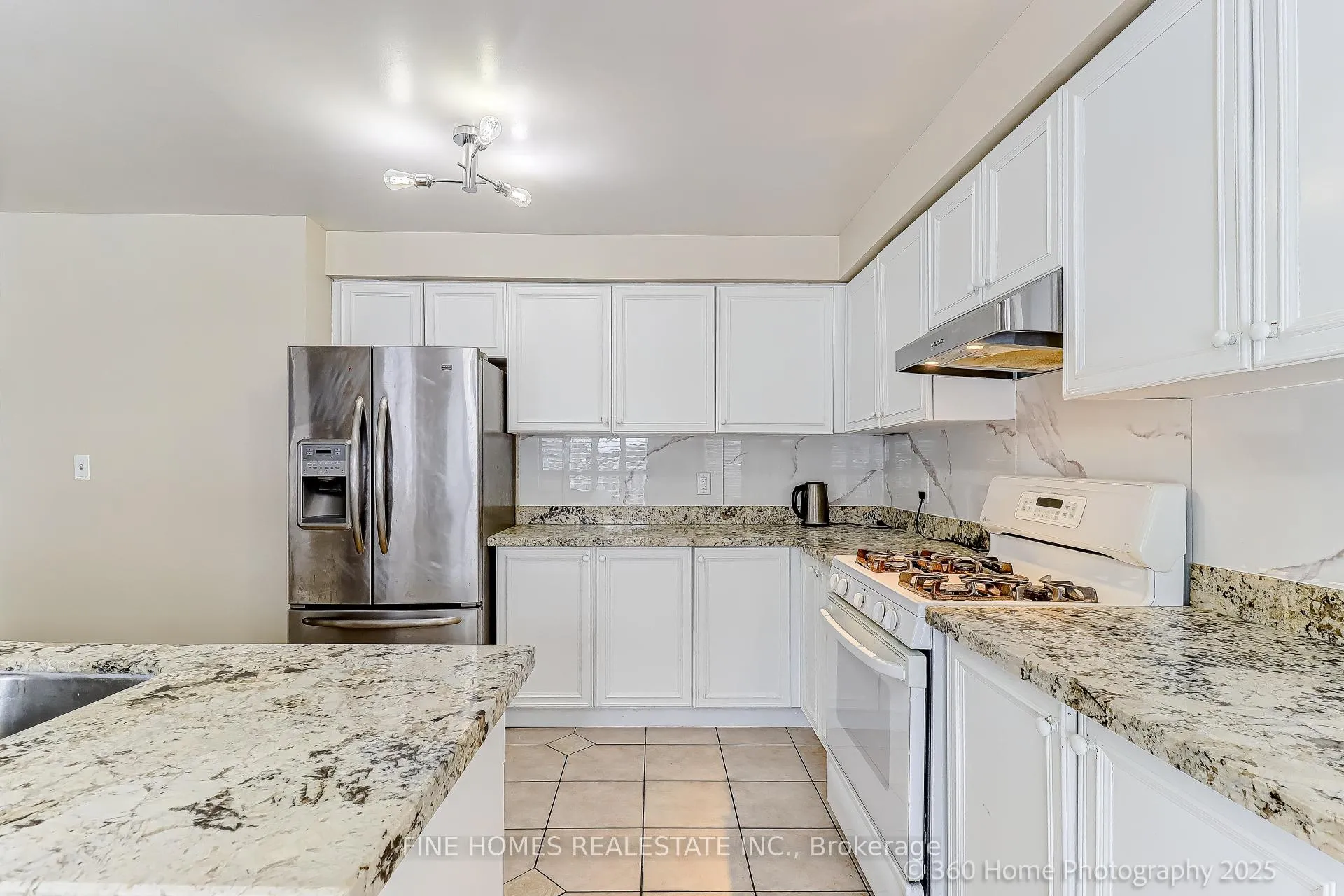 Photo 6 of Unit Upper, 304 drummond Drive, Vaughan, Maple — HOMEH