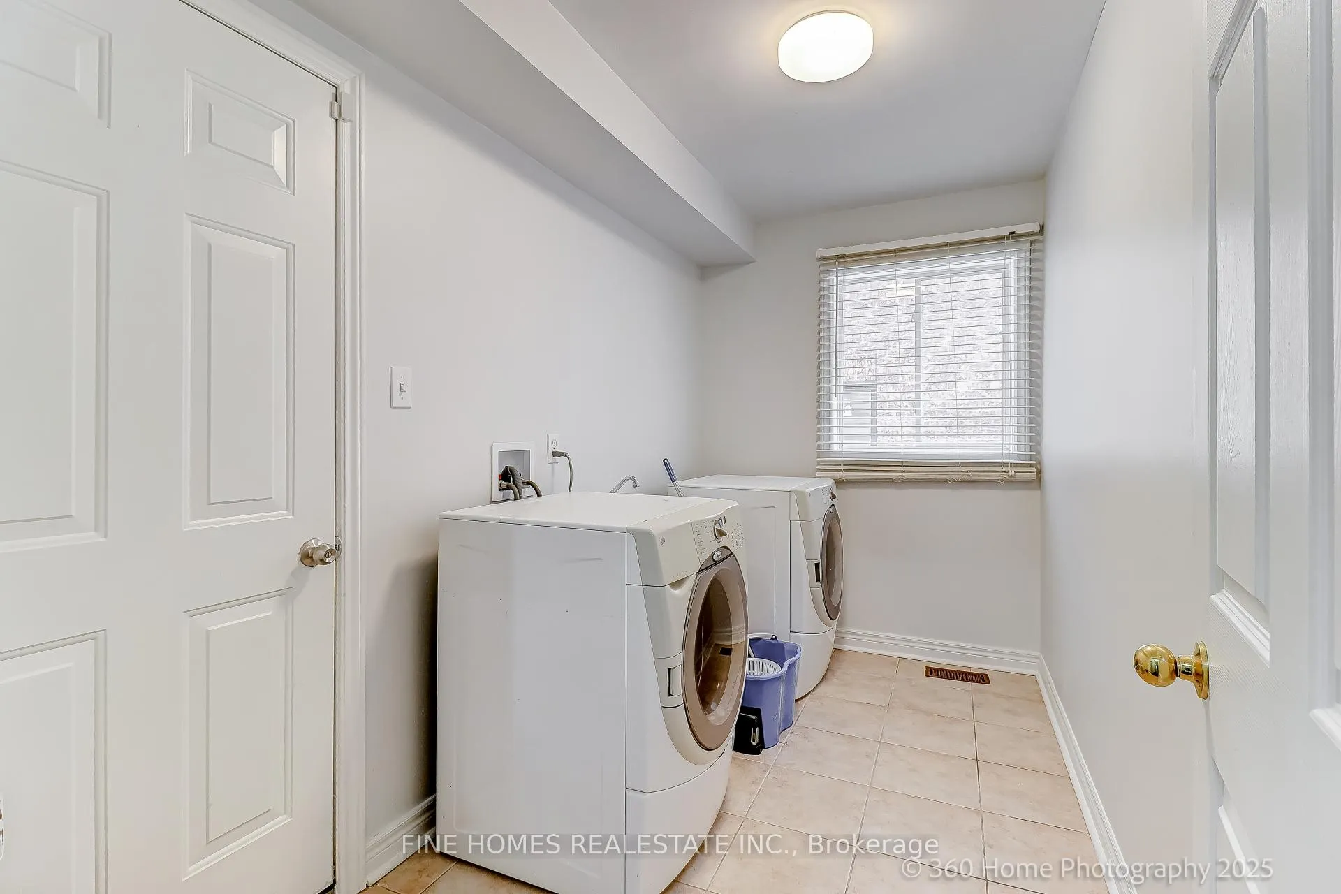 Photo 7 of Unit Upper, 304 drummond Drive, Vaughan, Maple — HOMEH
