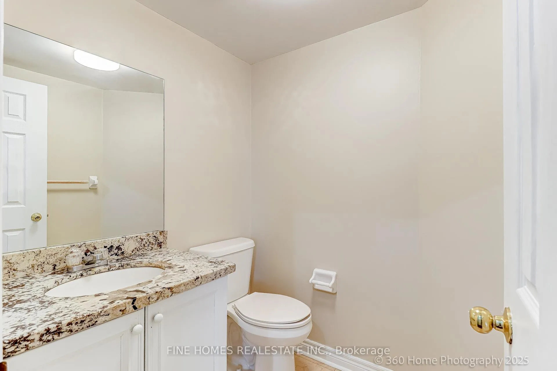 Photo 8 of Unit Upper, 304 drummond Drive, Vaughan, Maple — HOMEH