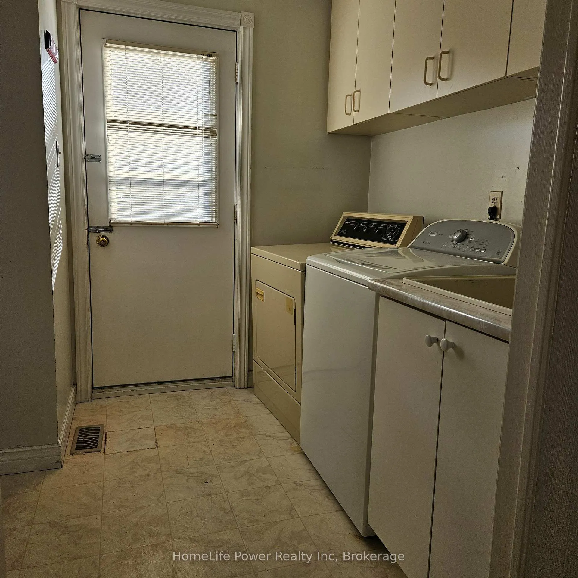 Photo 8 of 115 Cranston Avenue, Cambridge — HOMEH