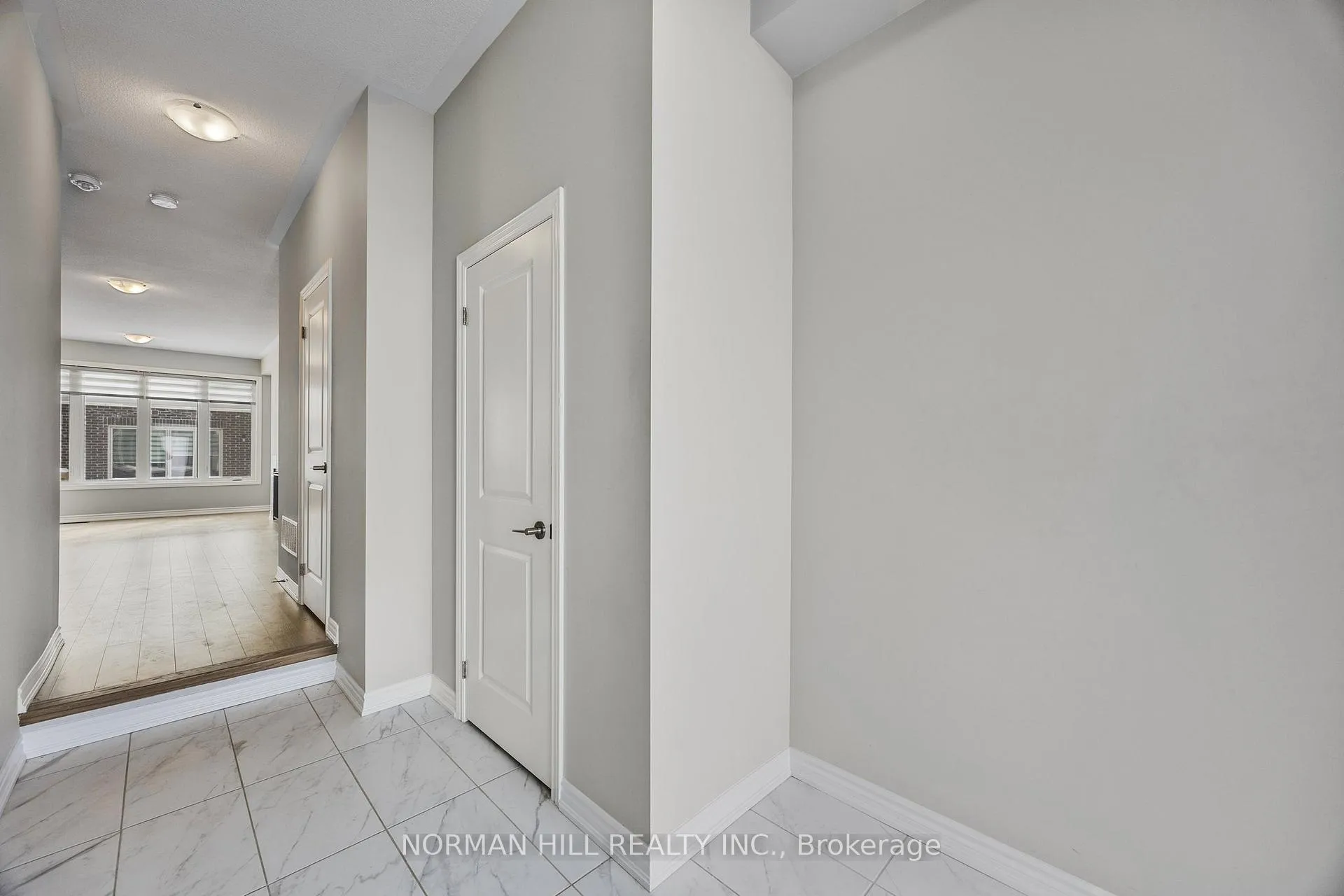 Photo 4 of 102 Shepherd Drive, Barrie, Painswick South — HOMEH