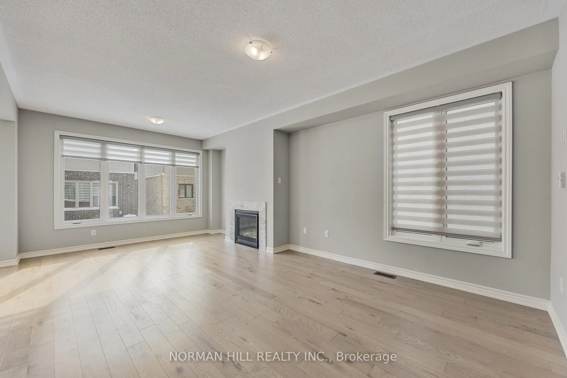 Photo 7 of 102 Shepherd Drive, Barrie, Painswick South — HOMEH