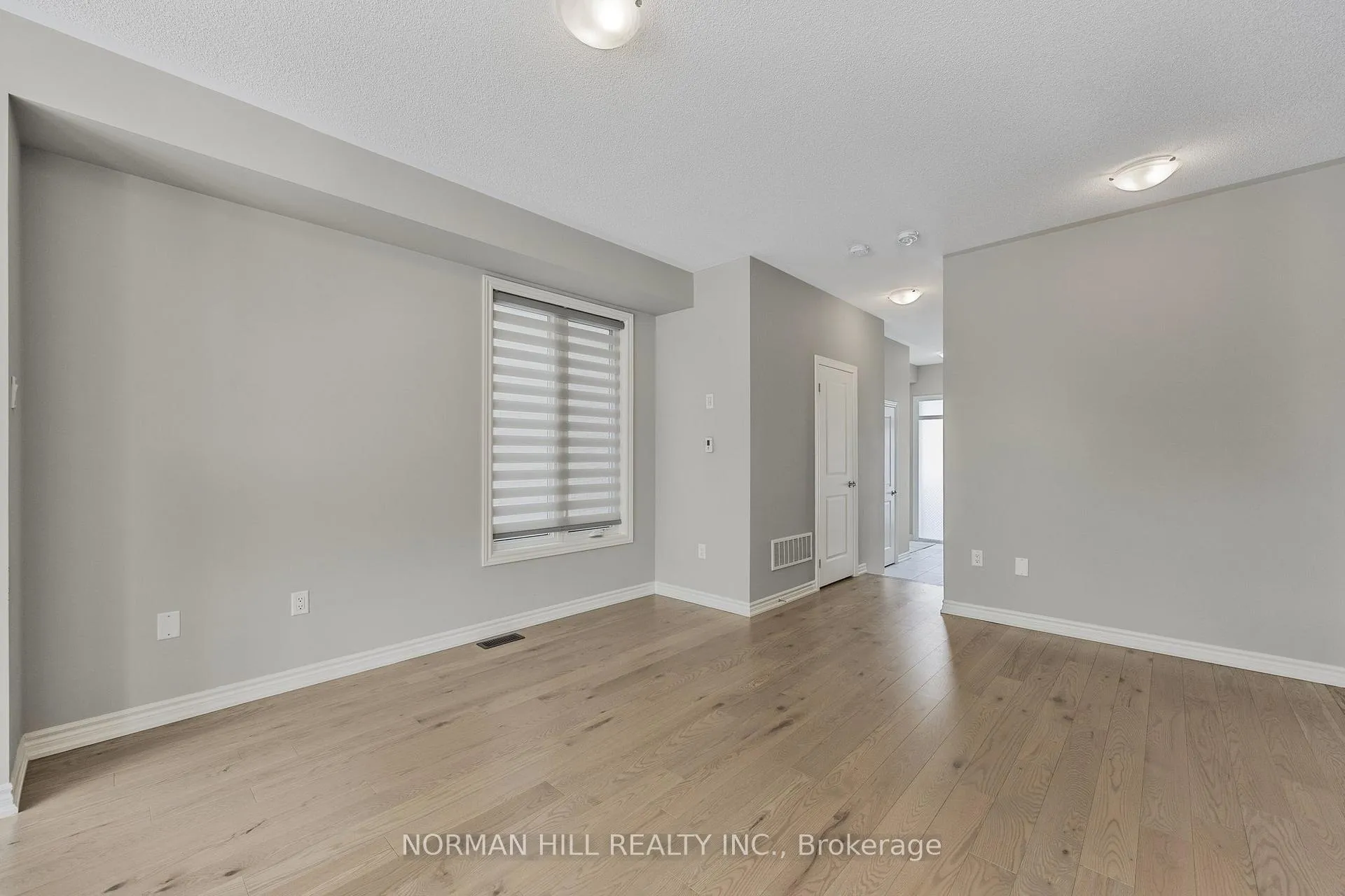 Photo 8 of 102 Shepherd Drive, Barrie, Painswick South — HOMEH