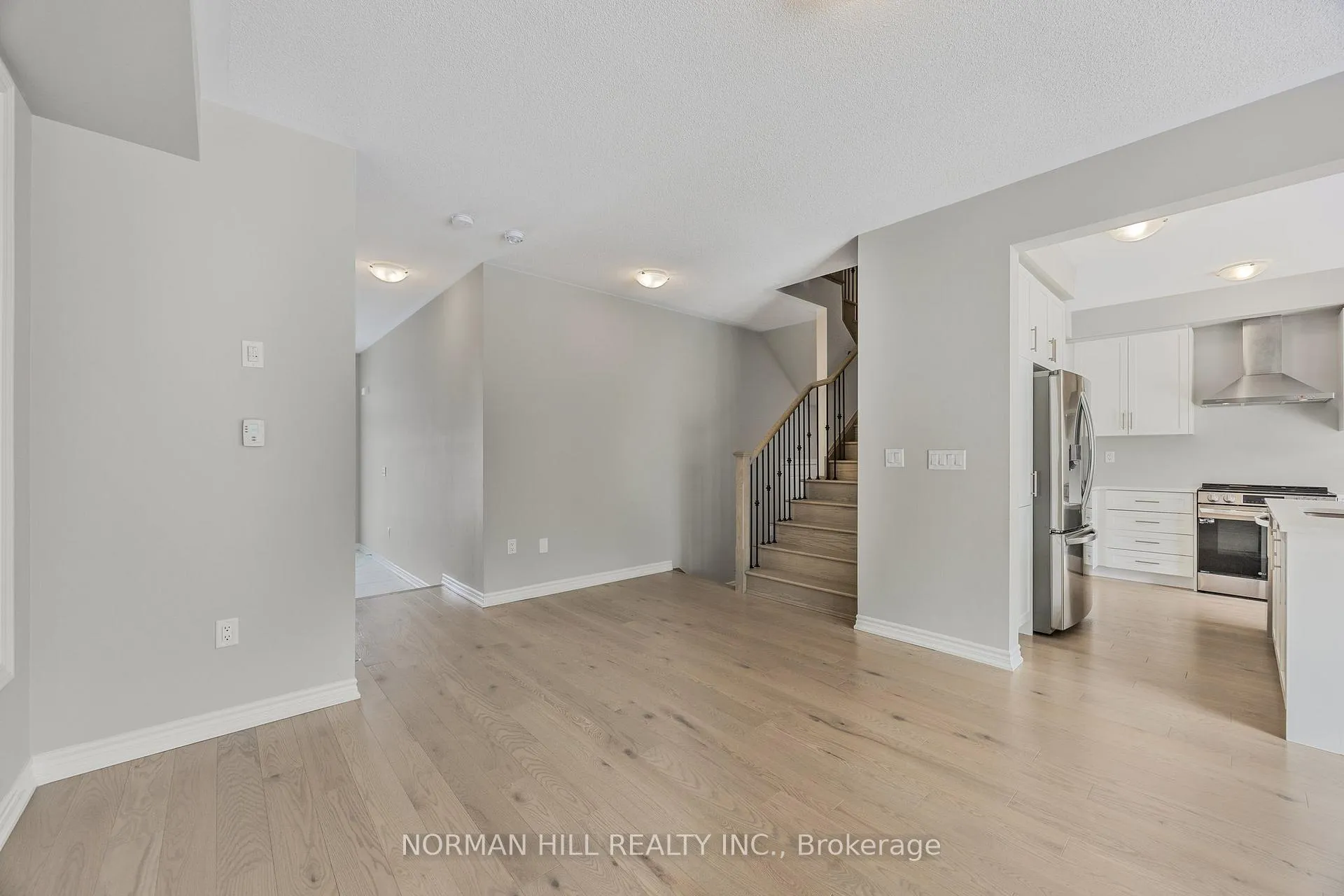 Photo 9 of 102 Shepherd Drive, Barrie, Painswick South — HOMEH