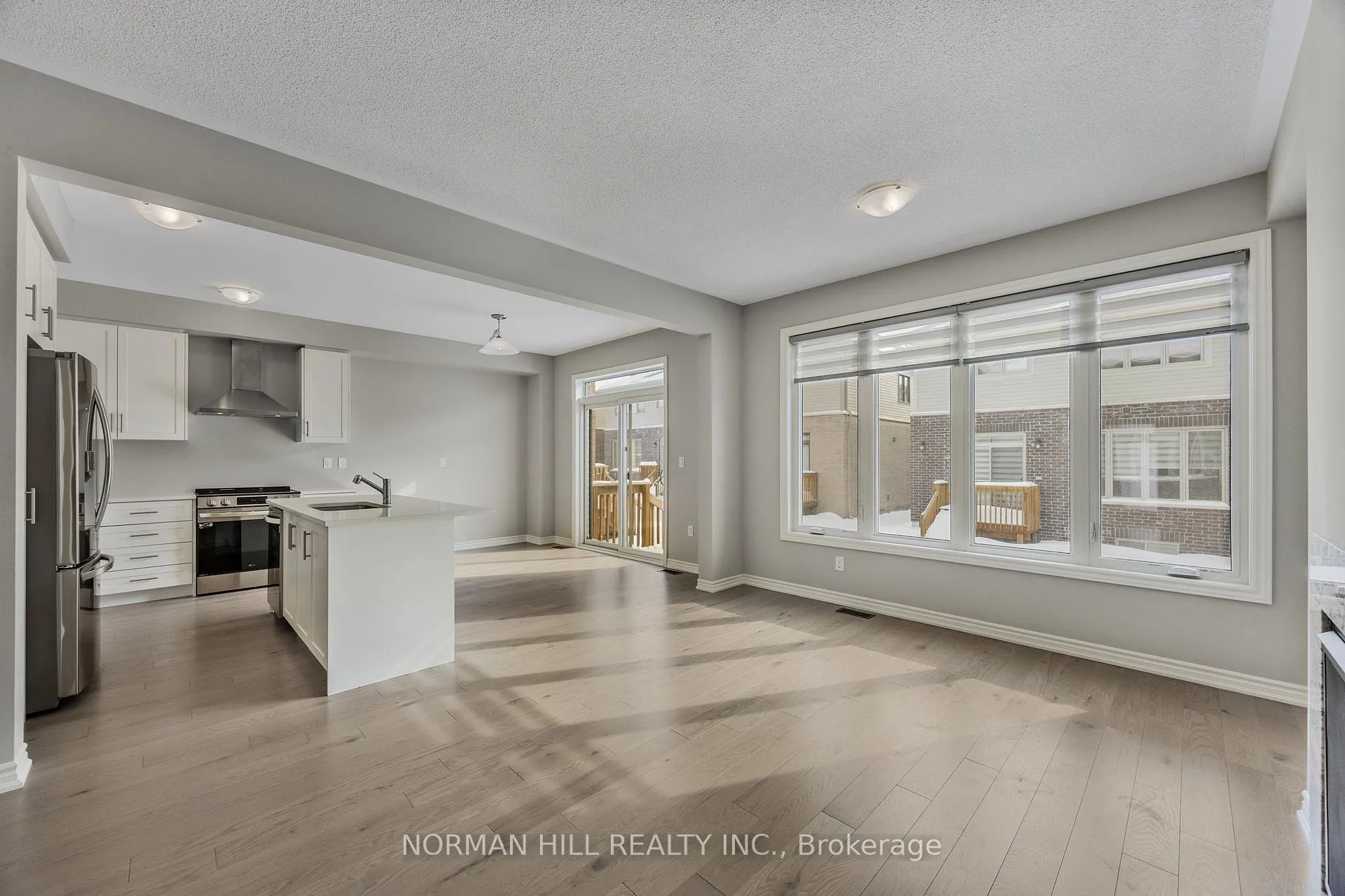 Photo 10 of 102 Shepherd Drive, Barrie, Painswick South — HOMEH