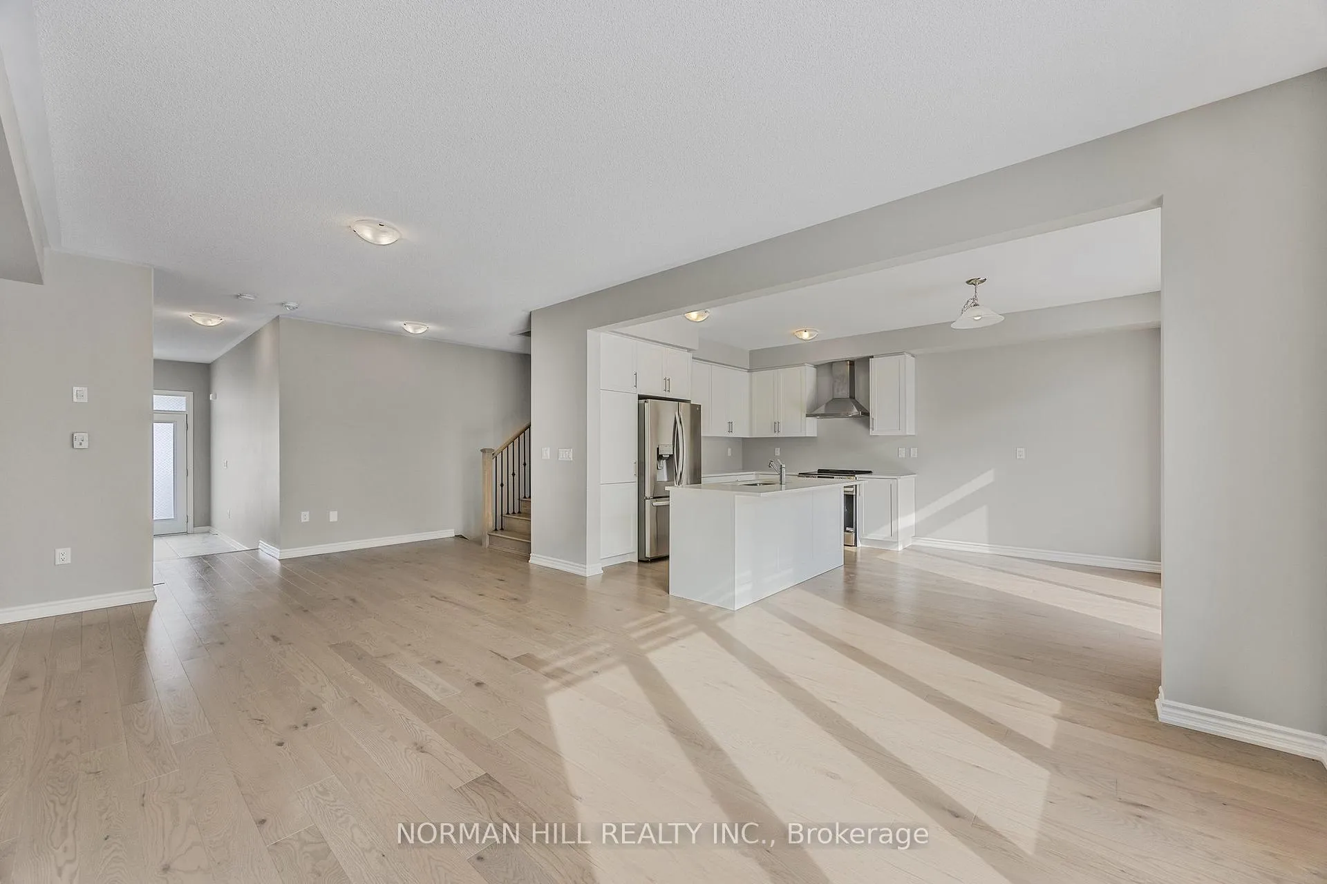 Photo 15 of 102 Shepherd Drive, Barrie, Painswick South — HOMEH