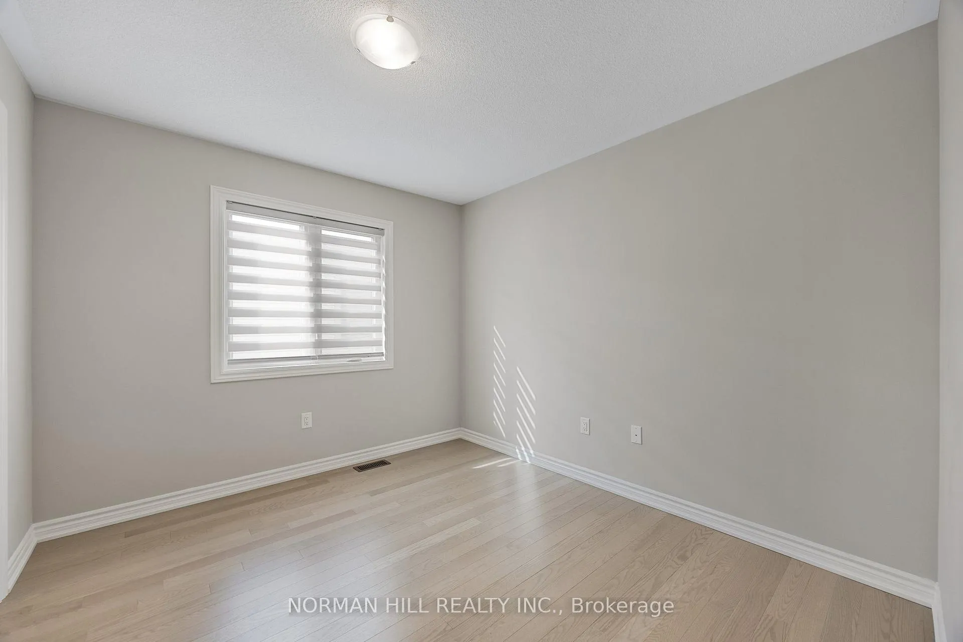 Photo 34 of 102 Shepherd Drive, Barrie, Painswick South — HOMEH