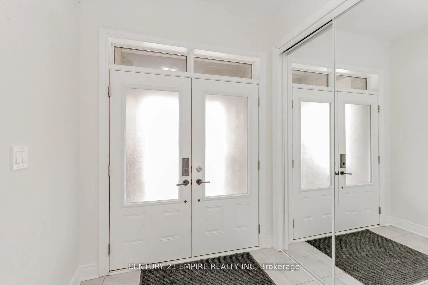Photo 3 of Unit Main, 90 Eberly Woods Drive, Caledon, Rural Caledon — HOMEH