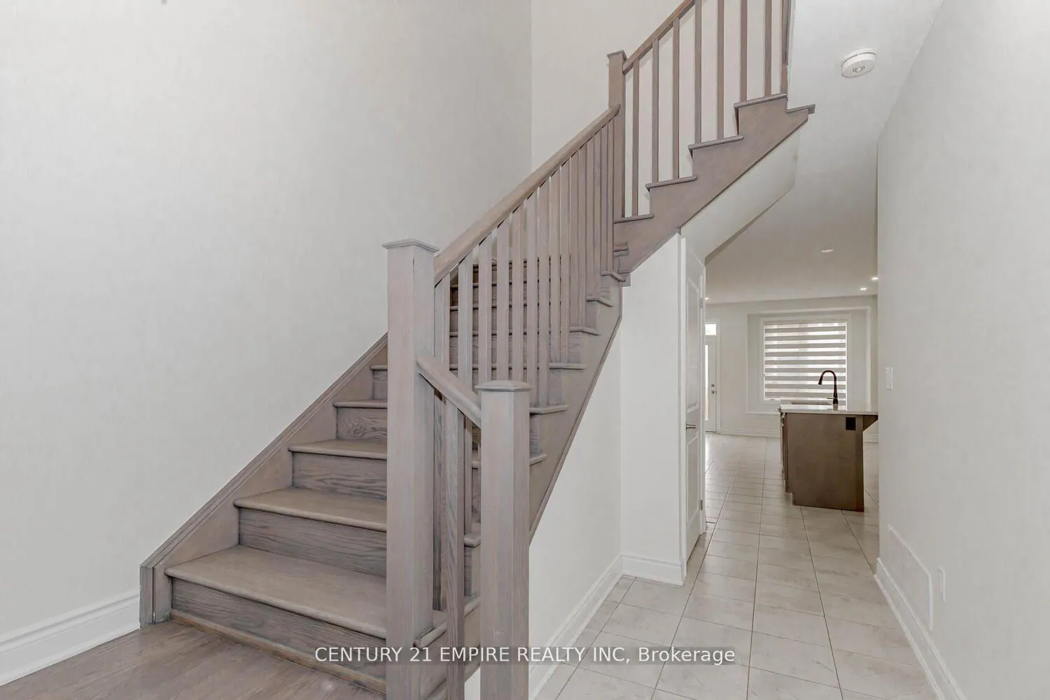 Photo 4 of Unit Main, 90 Eberly Woods Drive, Caledon, Rural Caledon — HOMEH