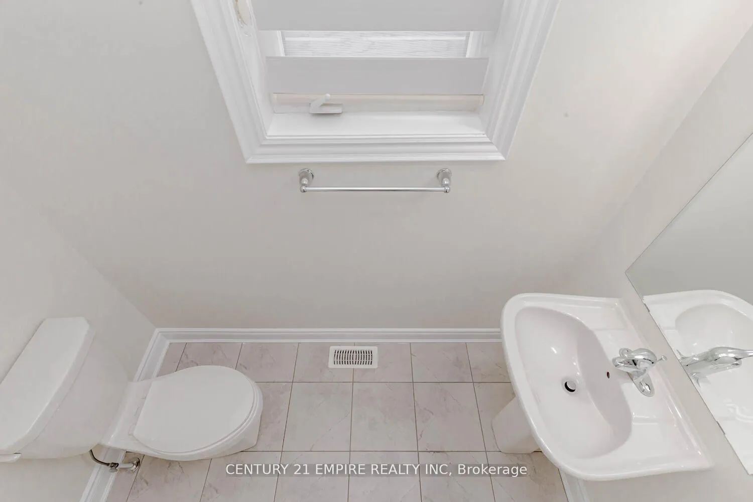 Photo 14 of Unit Main, 90 Eberly Woods Drive, Caledon, Rural Caledon — HOMEH