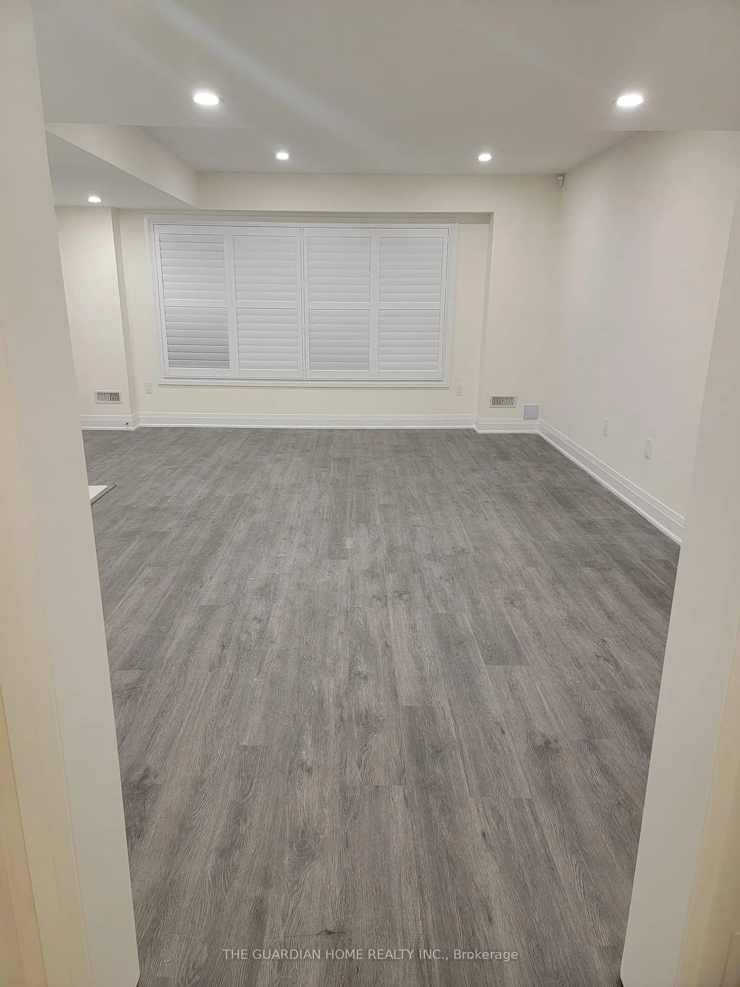 Photo 2 of 192 Bralorne Trail, Pickering, Amberlea — HOMEH