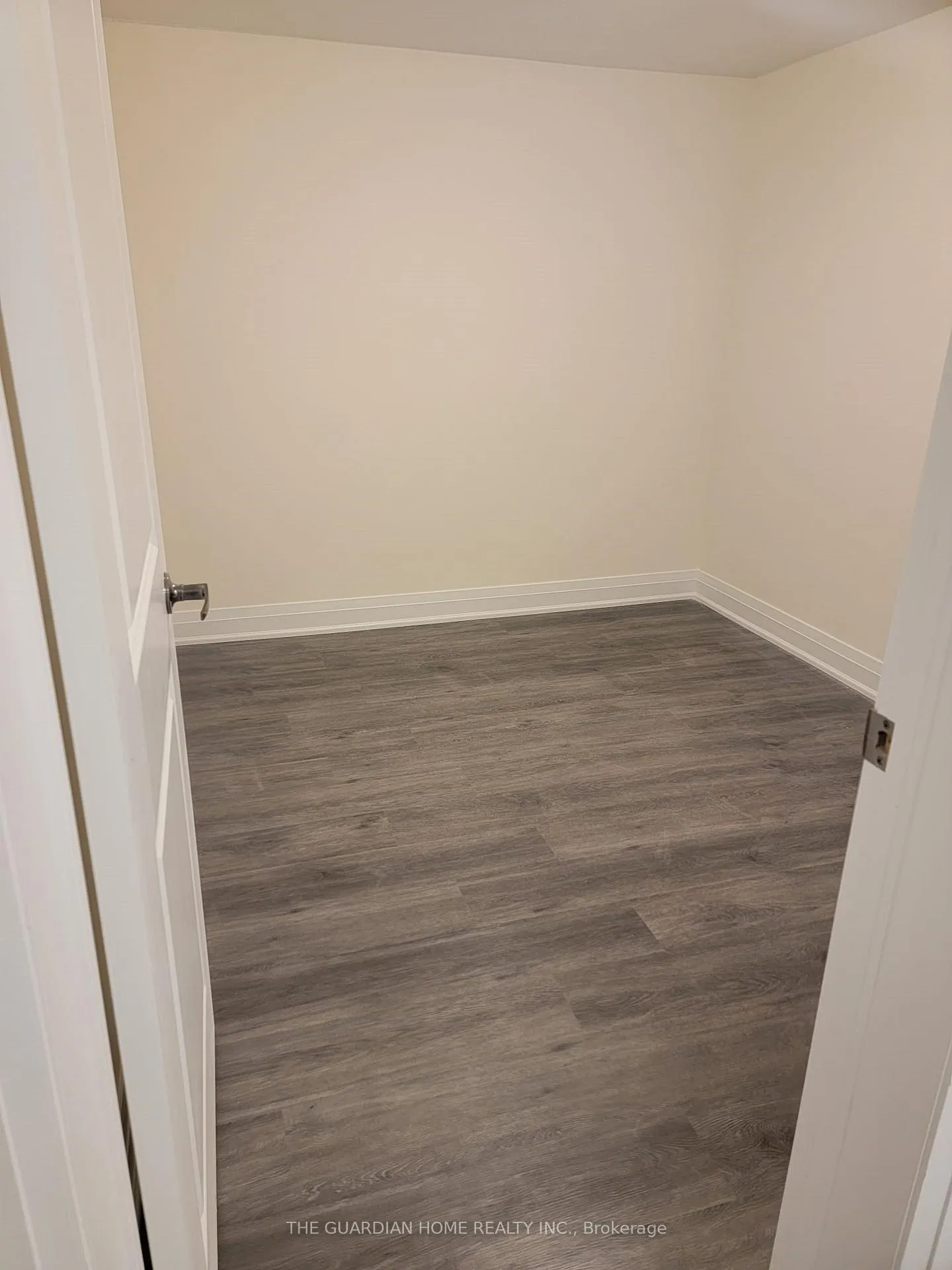 Photo 6 of 192 Bralorne Trail, Pickering, Amberlea — HOMEH