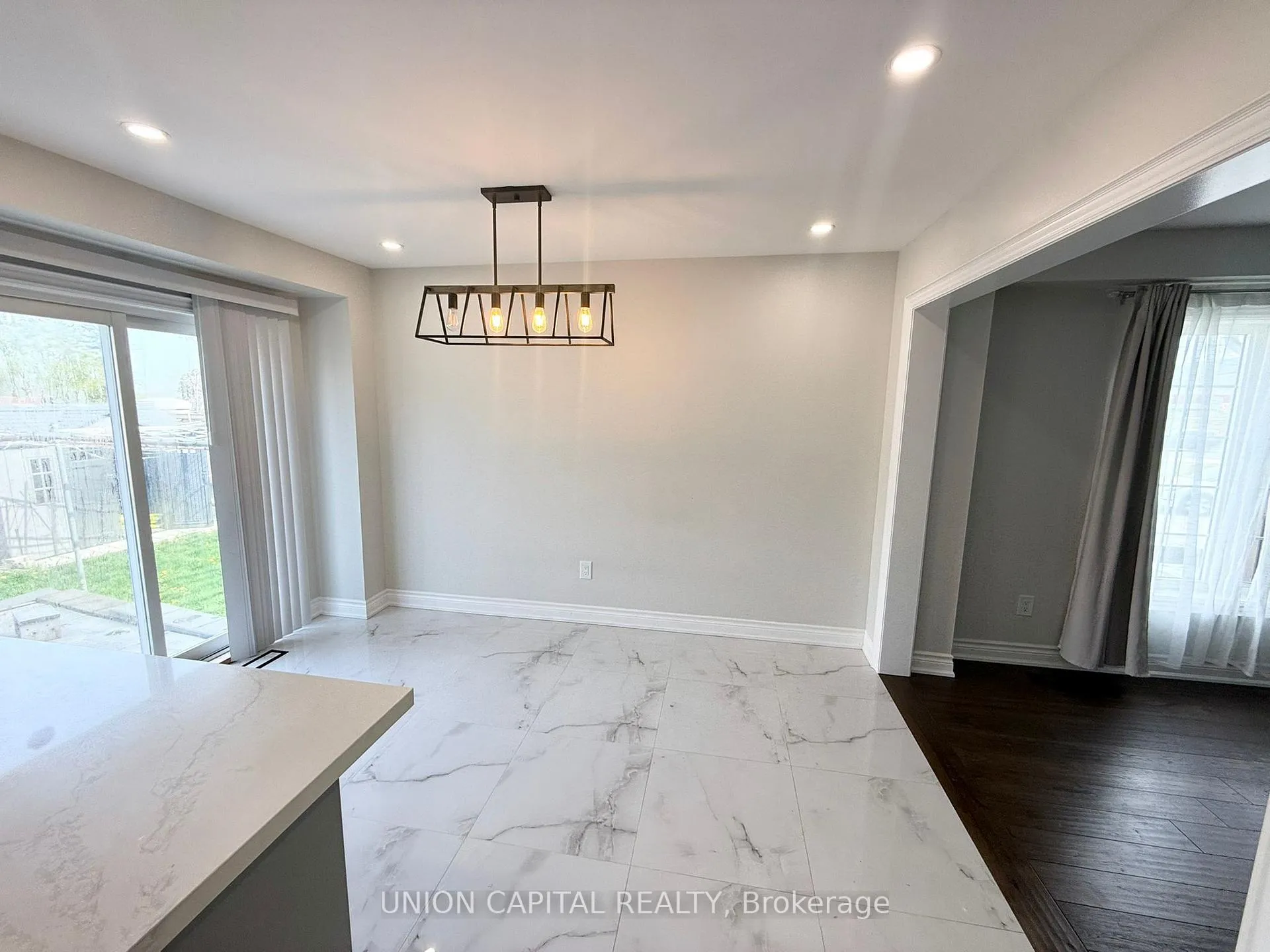 Photo 8 of 93 Ferncliffe Crescent, Markham, Cedarwood — HOMEH