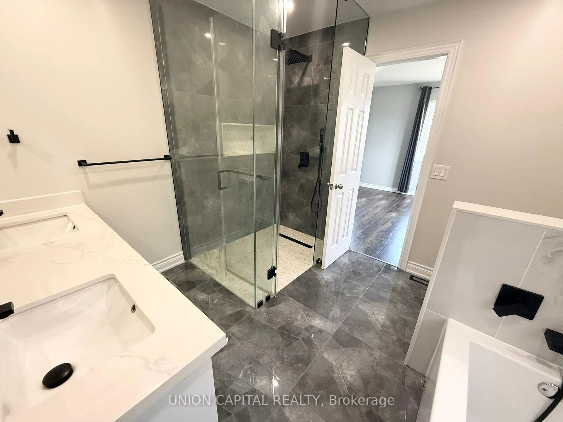 Photo 20 of 93 Ferncliffe Crescent, Markham, Cedarwood — HOMEH