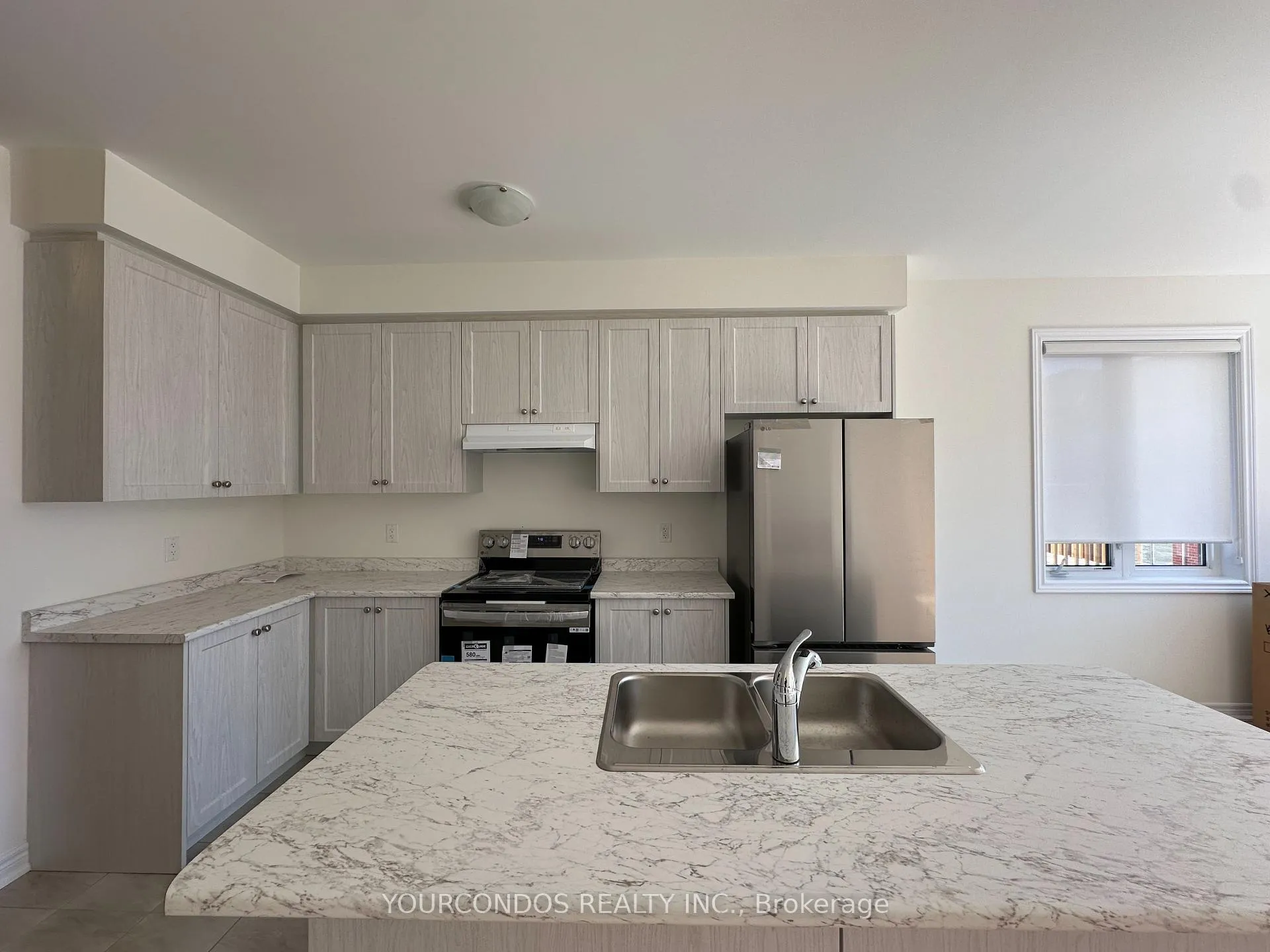 Photo 2 of 933 Elizabeth Mackenzie Drive, Pickering, Rural Pickering — HOMEH