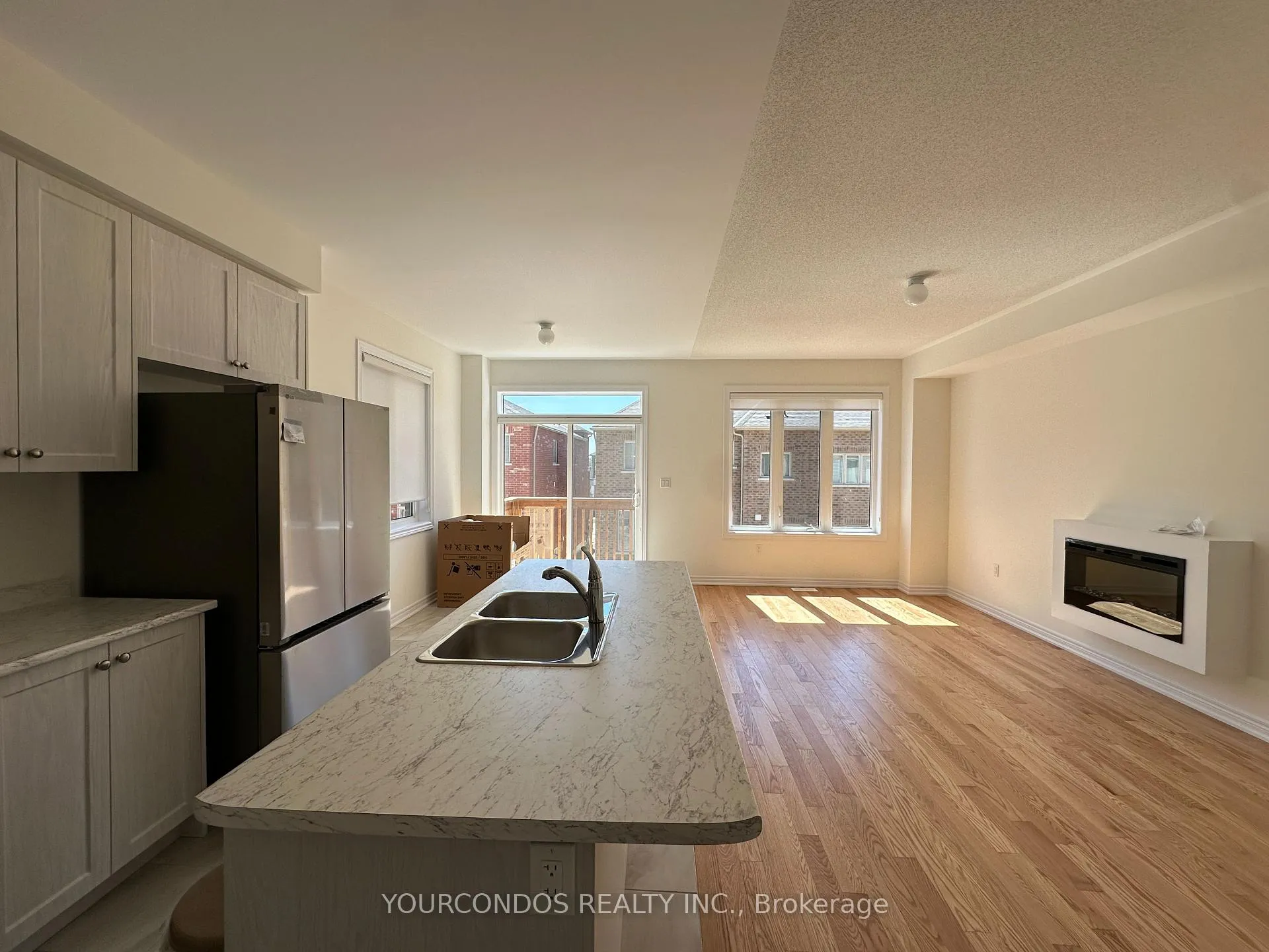 Photo 3 of 933 Elizabeth Mackenzie Drive, Pickering, Rural Pickering — HOMEH