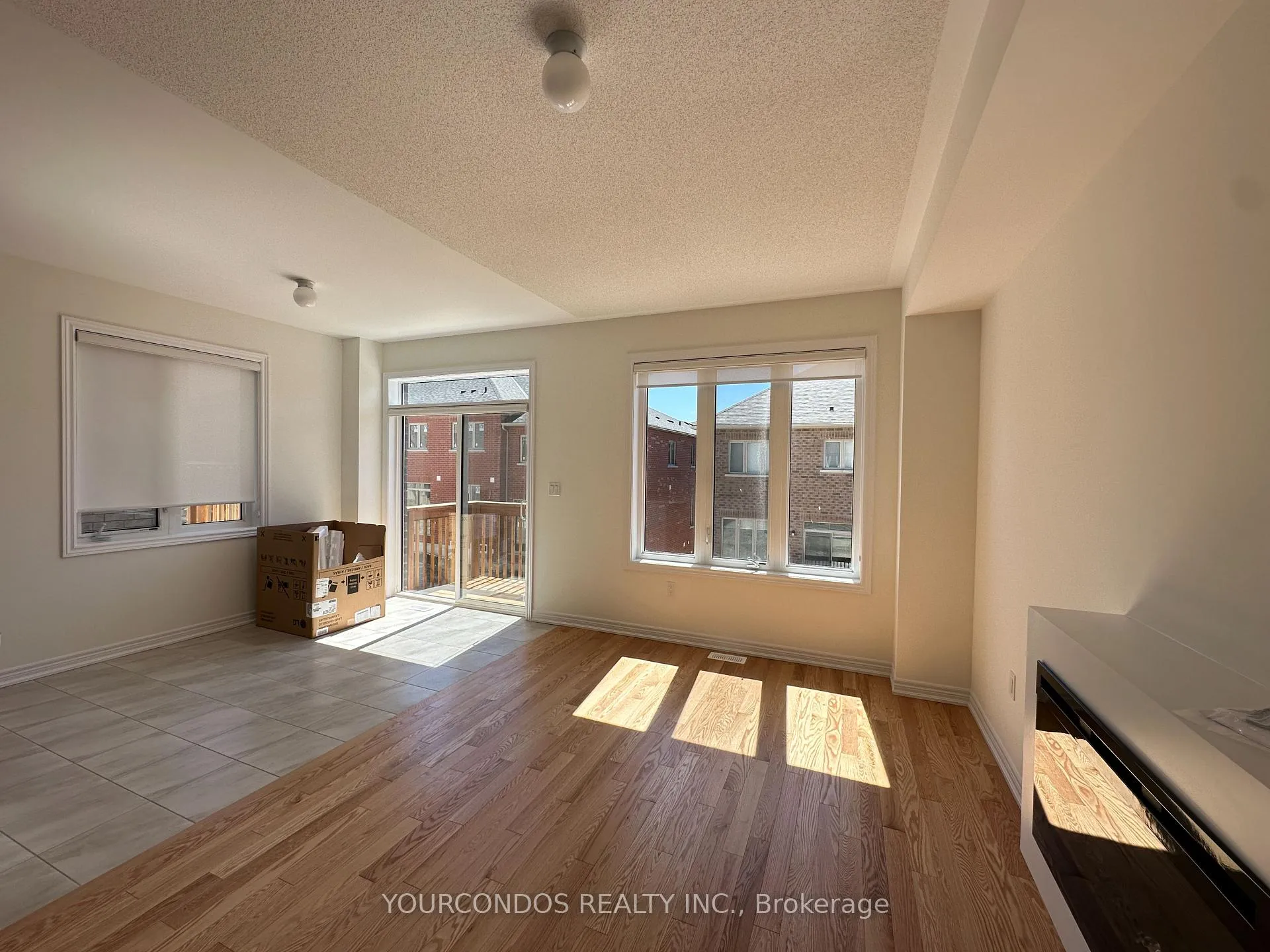Photo 4 of 933 Elizabeth Mackenzie Drive, Pickering, Rural Pickering — HOMEH