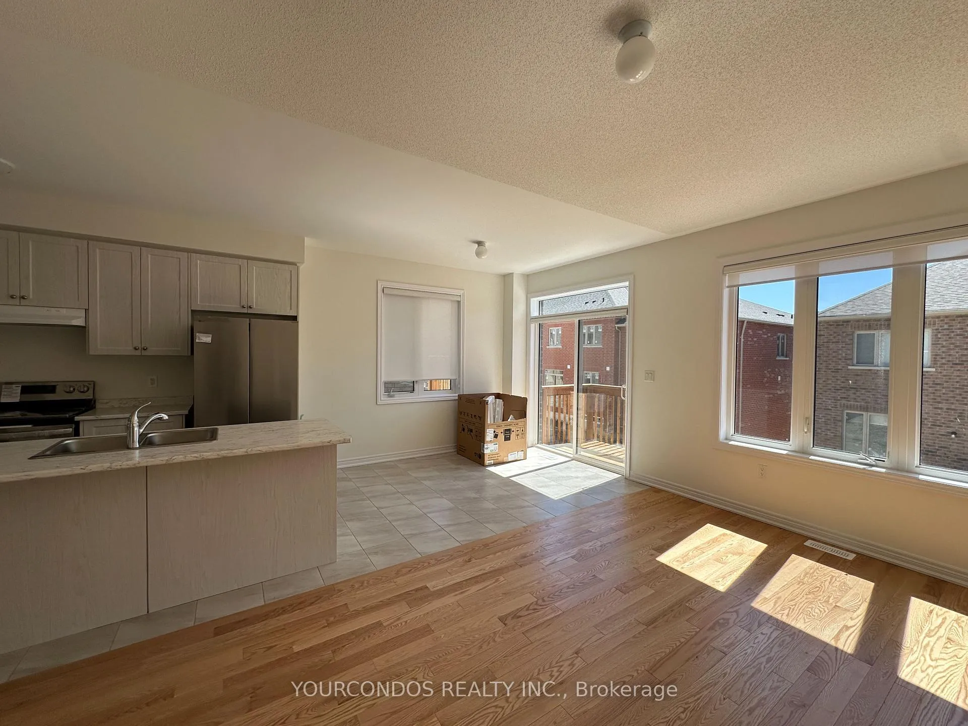 Photo 5 of 933 Elizabeth Mackenzie Drive, Pickering, Rural Pickering — HOMEH