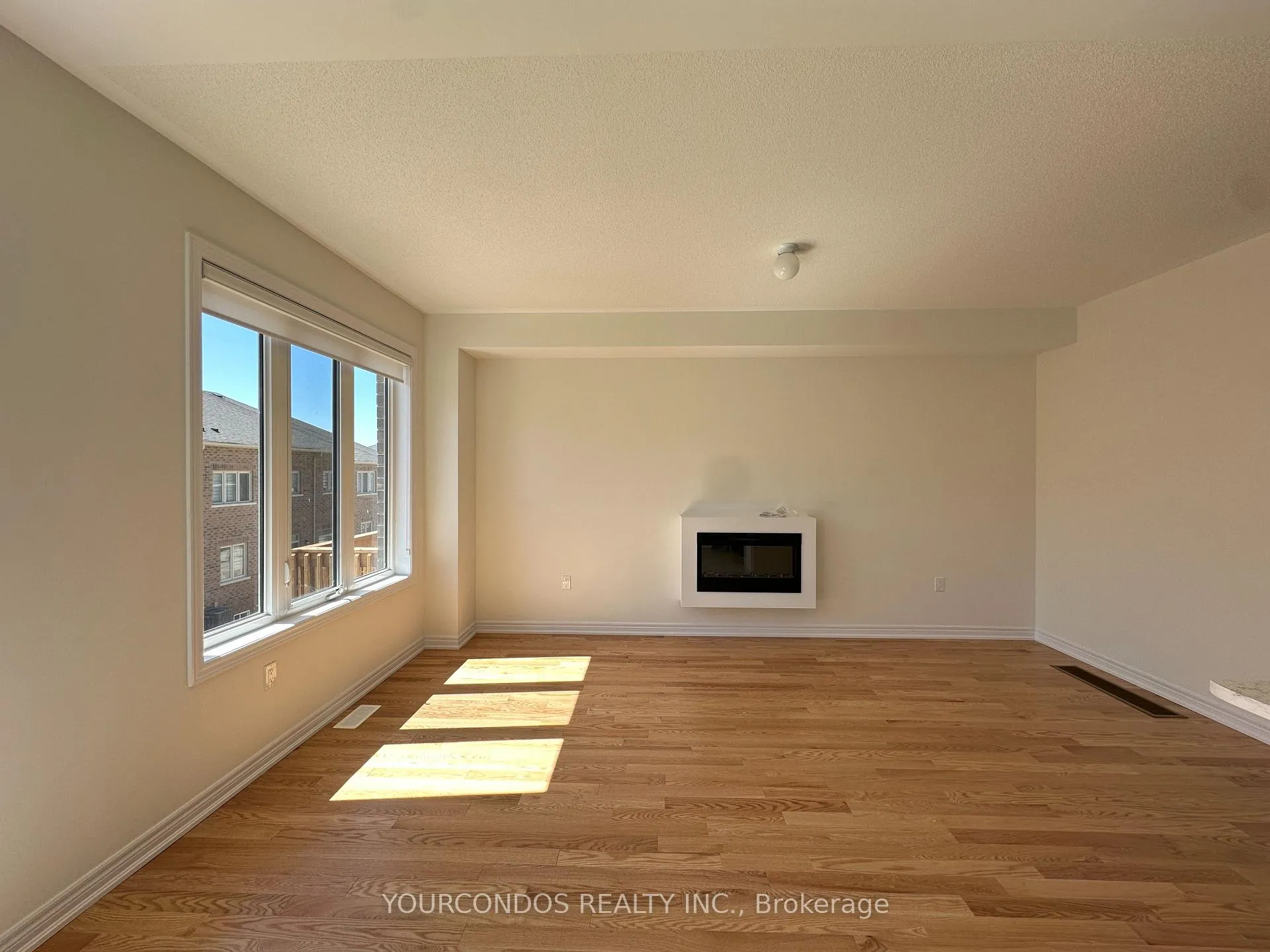 Photo 6 of 933 Elizabeth Mackenzie Drive, Pickering, Rural Pickering — HOMEH