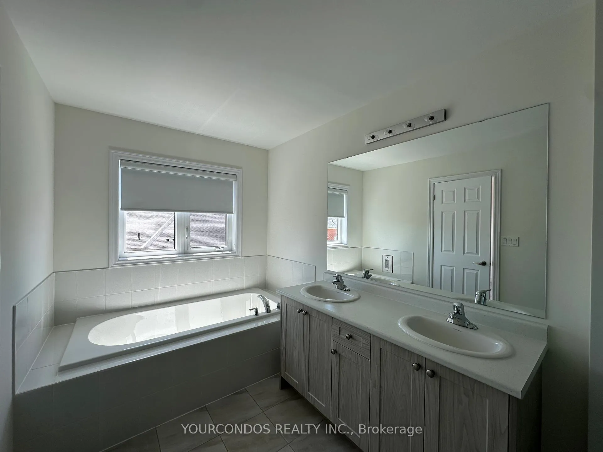 Photo 11 of 933 Elizabeth Mackenzie Drive, Pickering, Rural Pickering — HOMEH