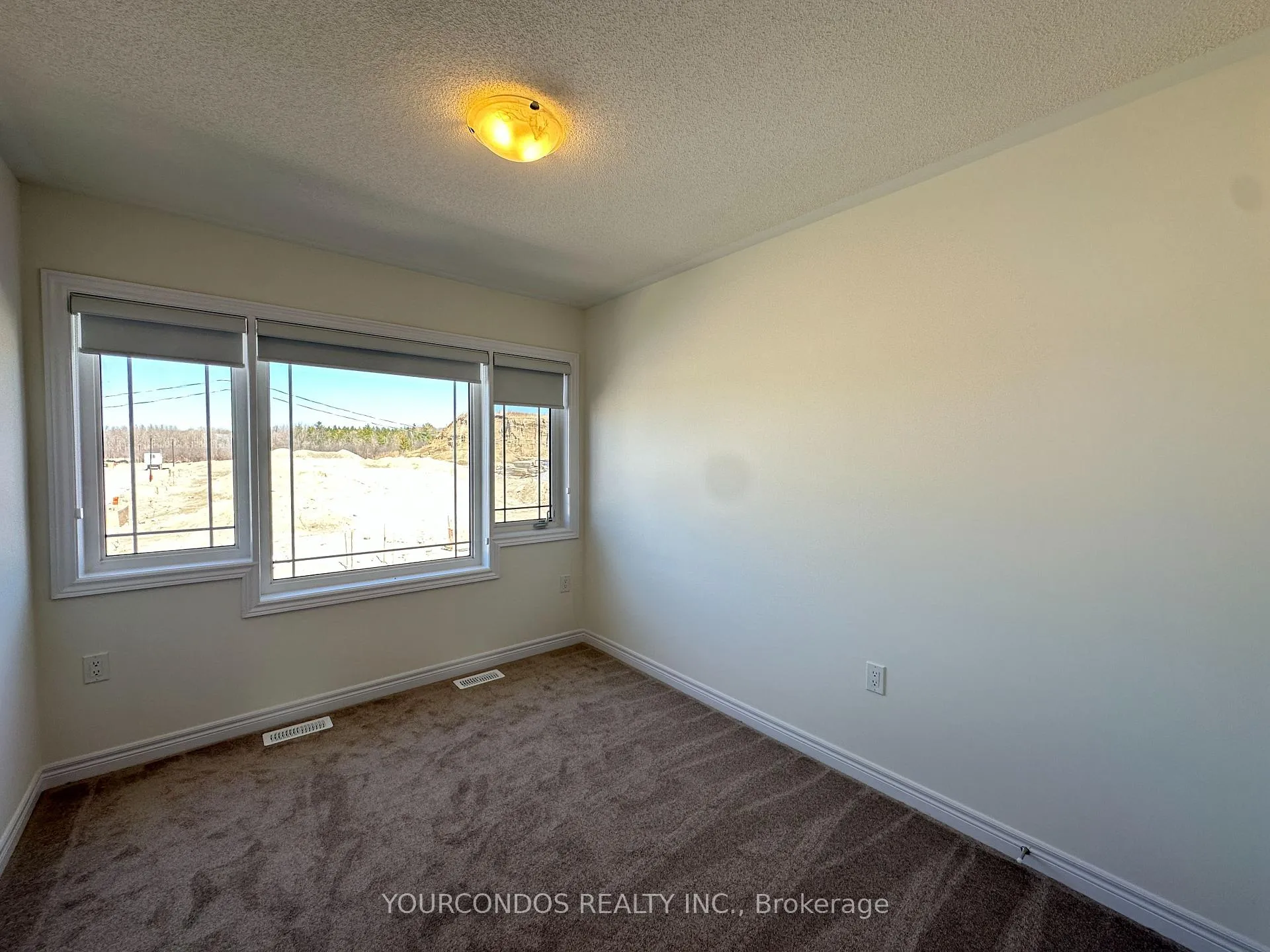 Photo 14 of 933 Elizabeth Mackenzie Drive, Pickering, Rural Pickering — HOMEH
