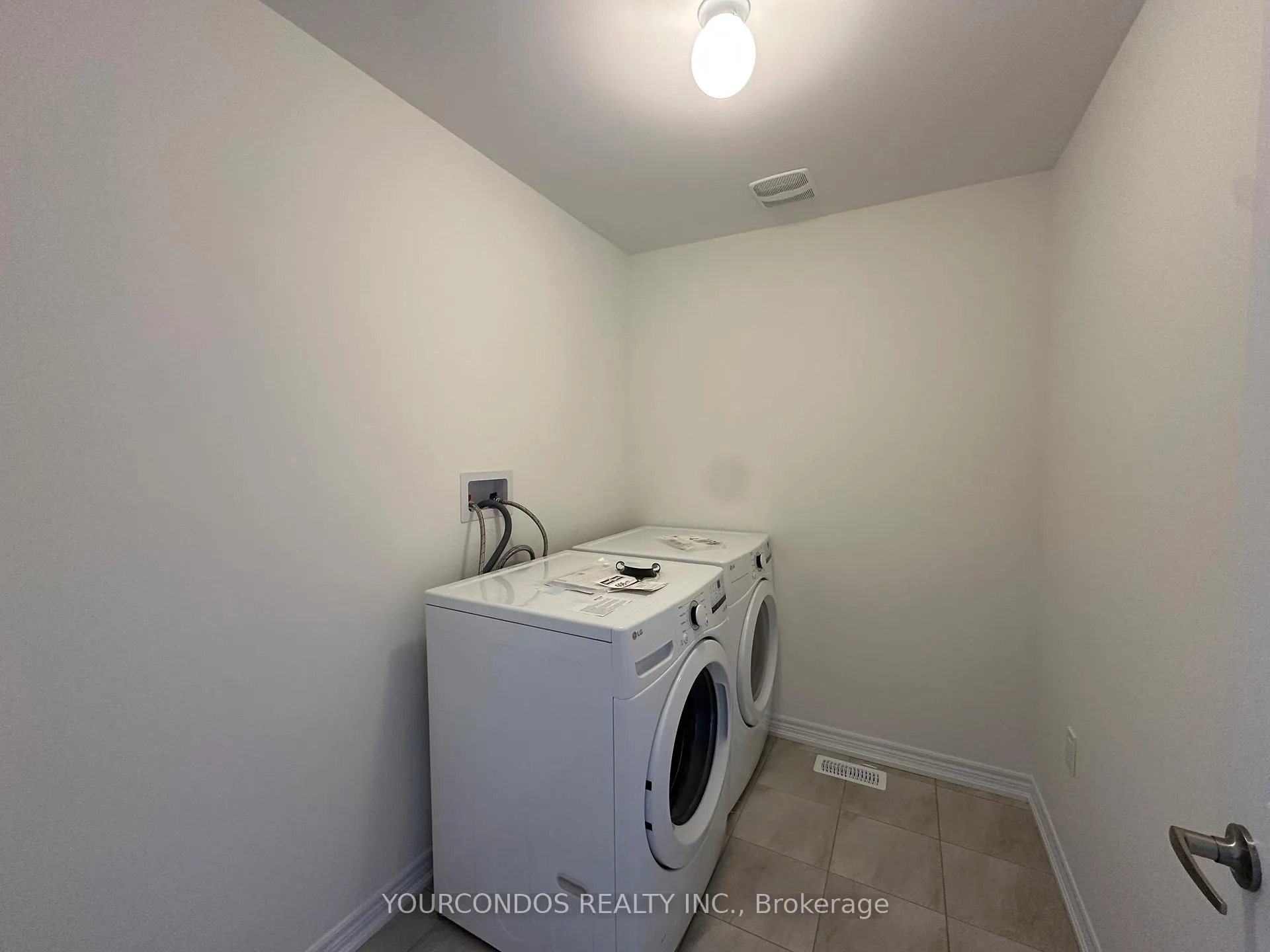 Photo 17 of 933 Elizabeth Mackenzie Drive, Pickering, Rural Pickering — HOMEH