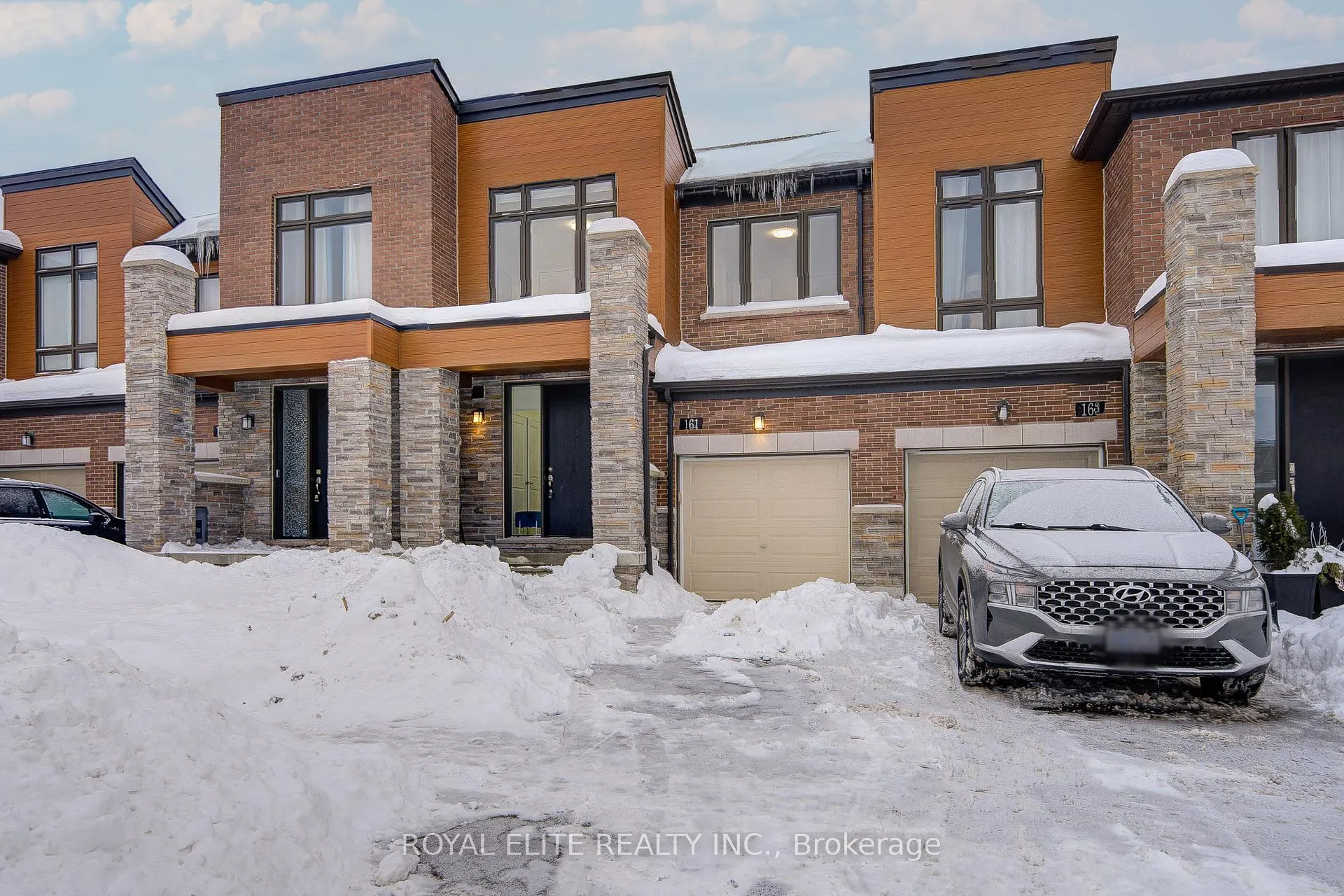 Photo 2 of 161 Badgerow Way, Aurora, Rural Aurora — HOMEH