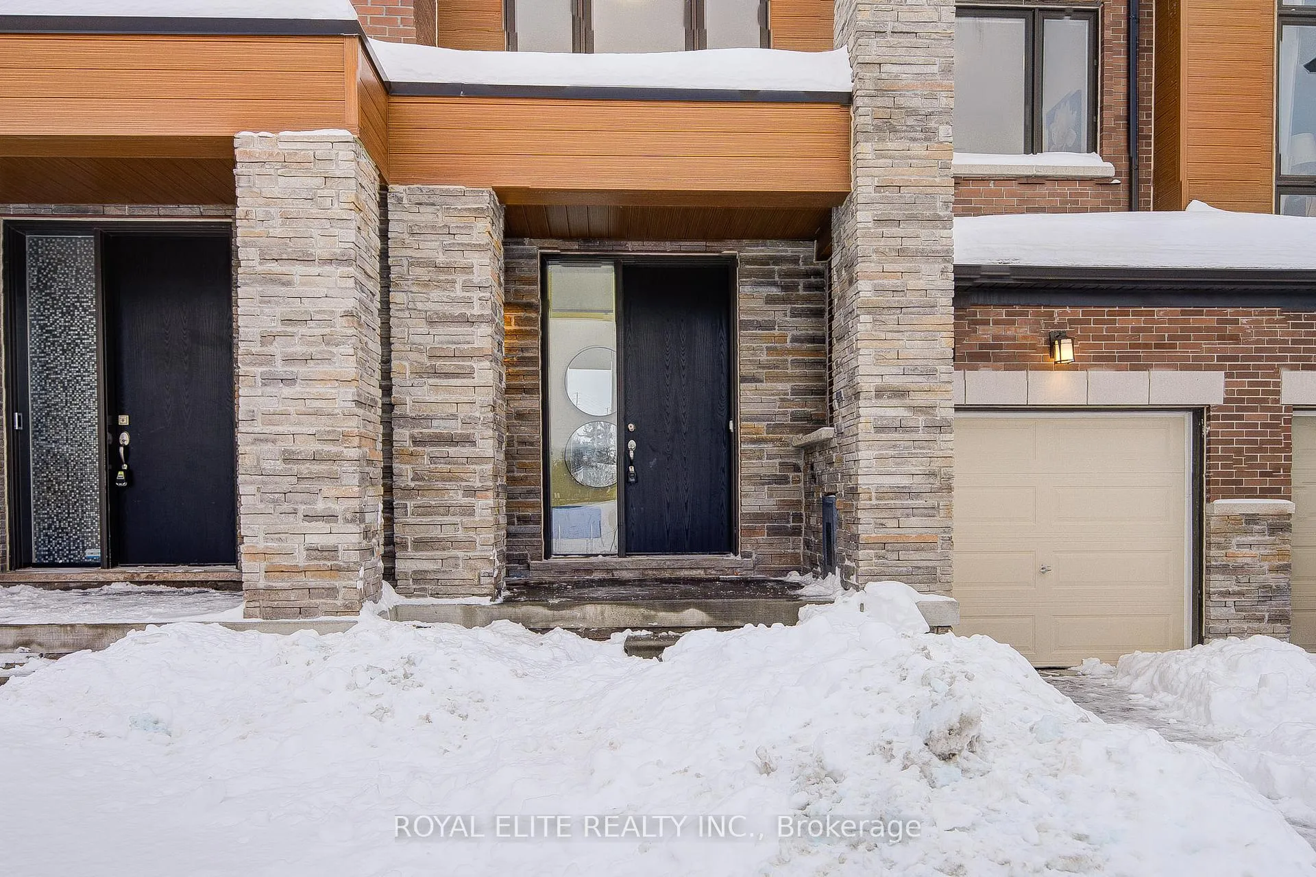 Photo 4 of 161 Badgerow Way, Aurora, Rural Aurora — HOMEH