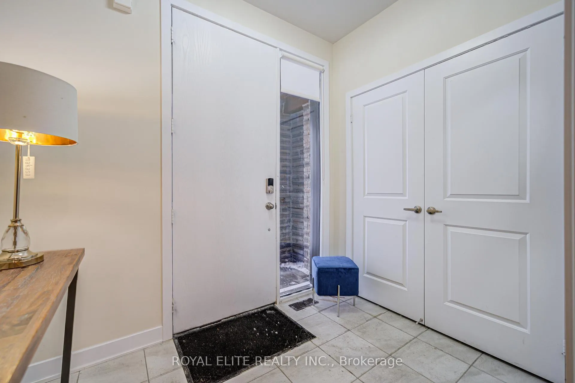 Photo 5 of 161 Badgerow Way, Aurora, Rural Aurora — HOMEH