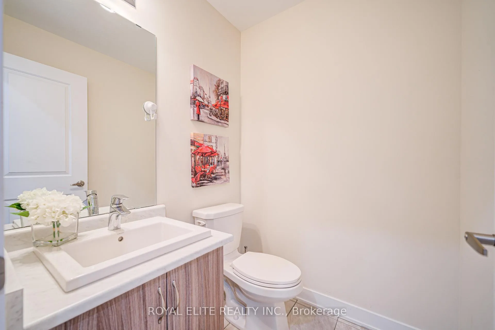 Photo 8 of 161 Badgerow Way, Aurora, Rural Aurora — HOMEH