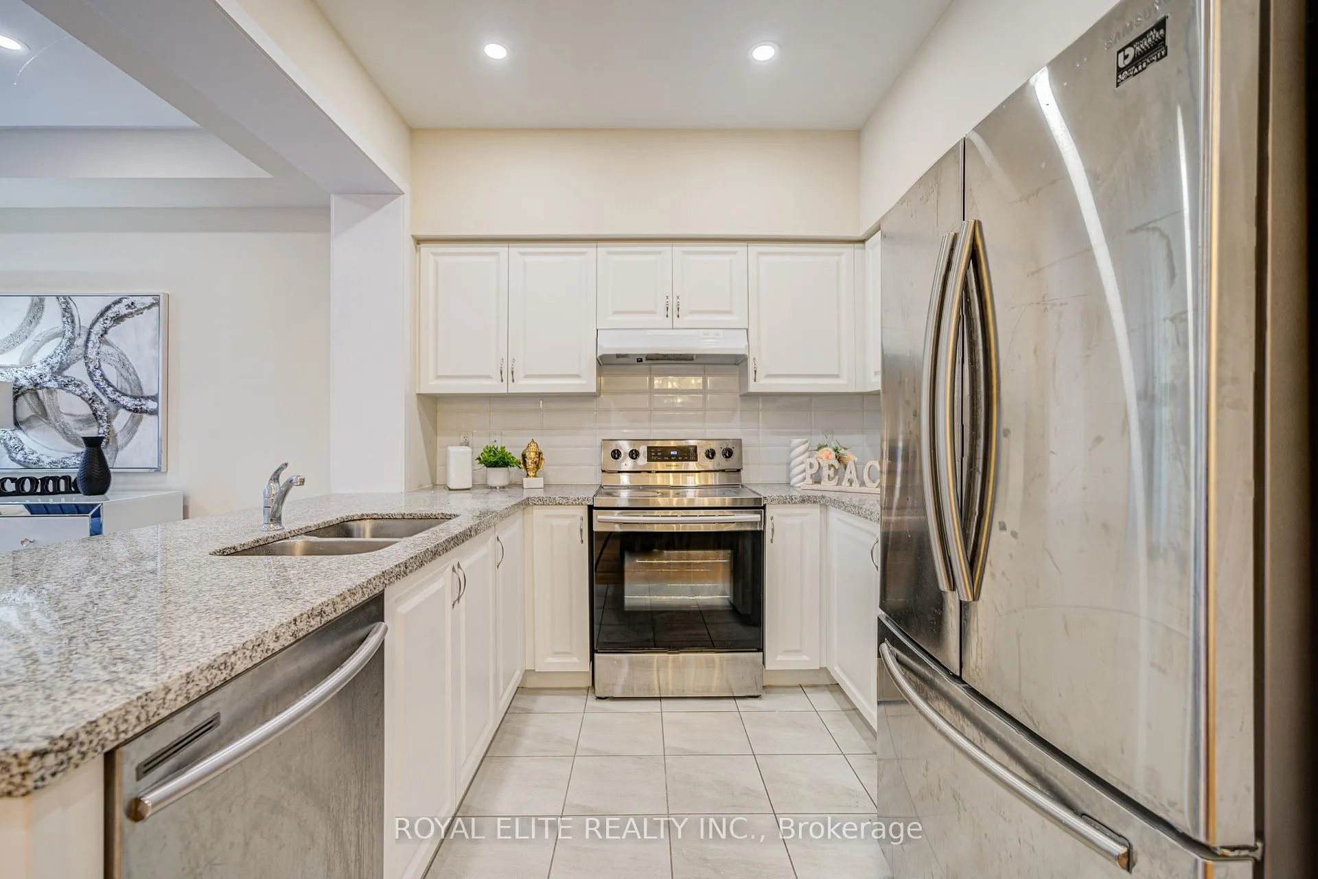 Photo 16 of 161 Badgerow Way, Aurora, Rural Aurora — HOMEH