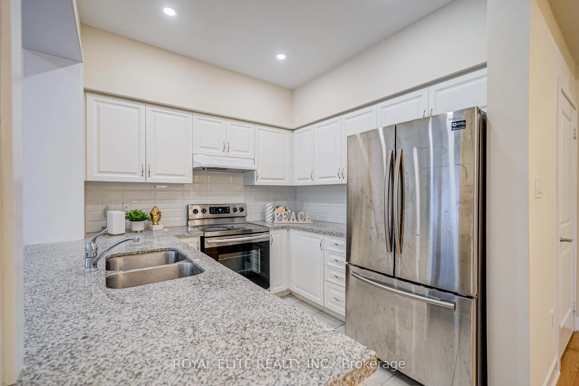 Photo 17 of 161 Badgerow Way, Aurora, Rural Aurora — HOMEH