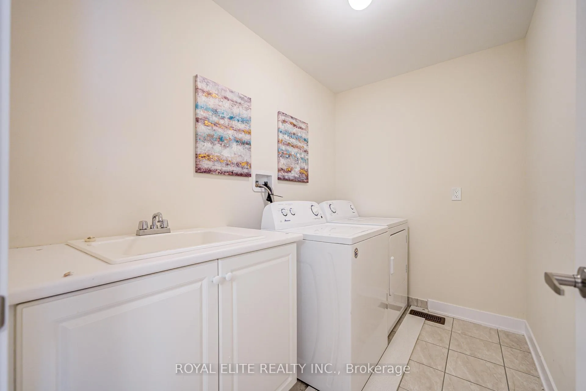 Photo 37 of 161 Badgerow Way, Aurora, Rural Aurora — HOMEH