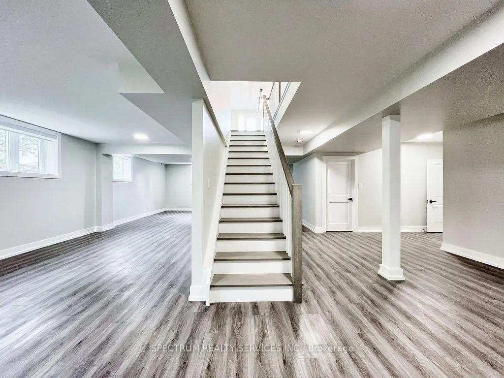 Photo 4 of 16 McGuire Court, King, Schomberg — HOMEH