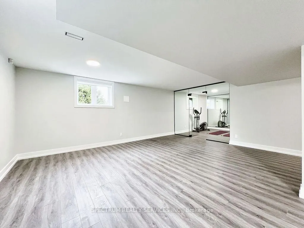 Photo 5 of 16 McGuire Court, King, Schomberg — HOMEH