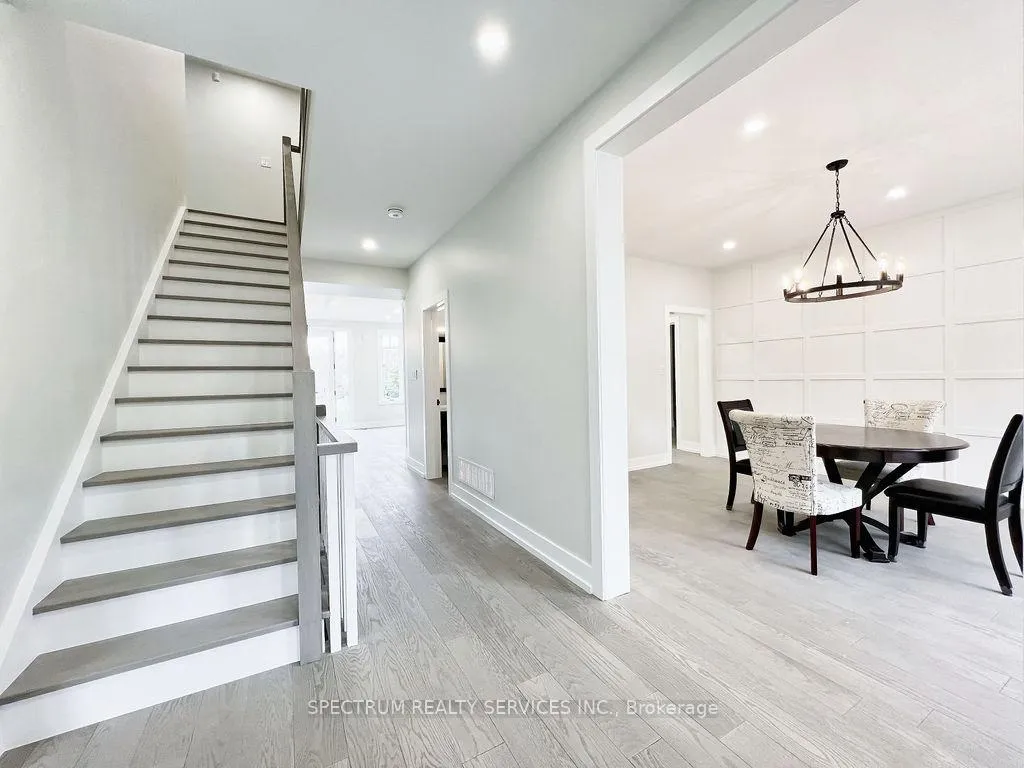 Photo 10 of 16 McGuire Court, King, Schomberg — HOMEH