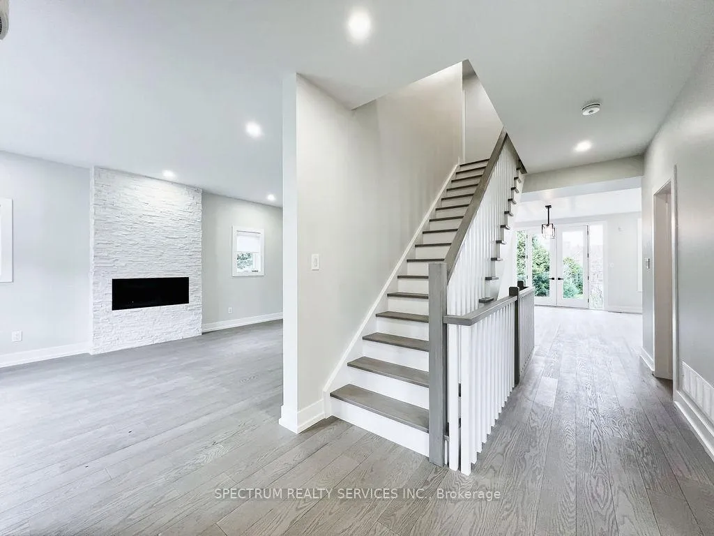 Photo 11 of 16 McGuire Court, King, Schomberg — HOMEH