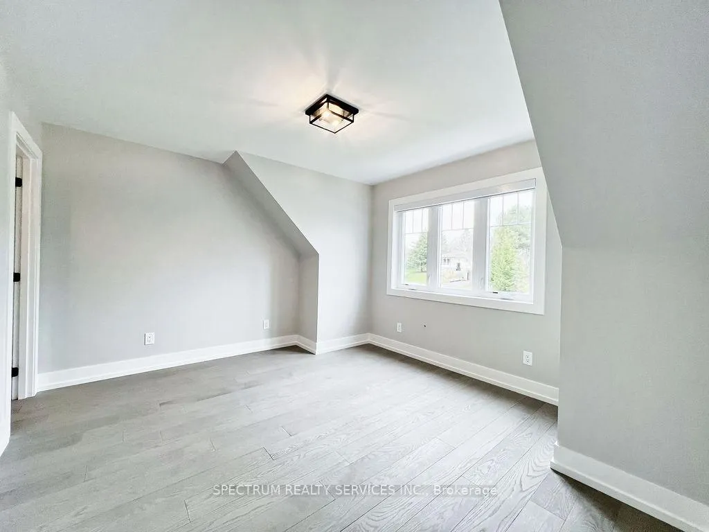 Photo 24 of 16 McGuire Court, King, Schomberg — HOMEH