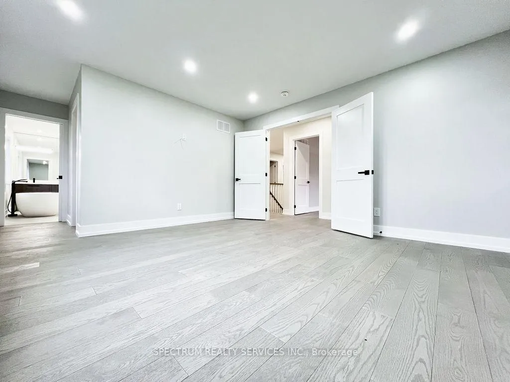 Photo 30 of 16 McGuire Court, King, Schomberg — HOMEH