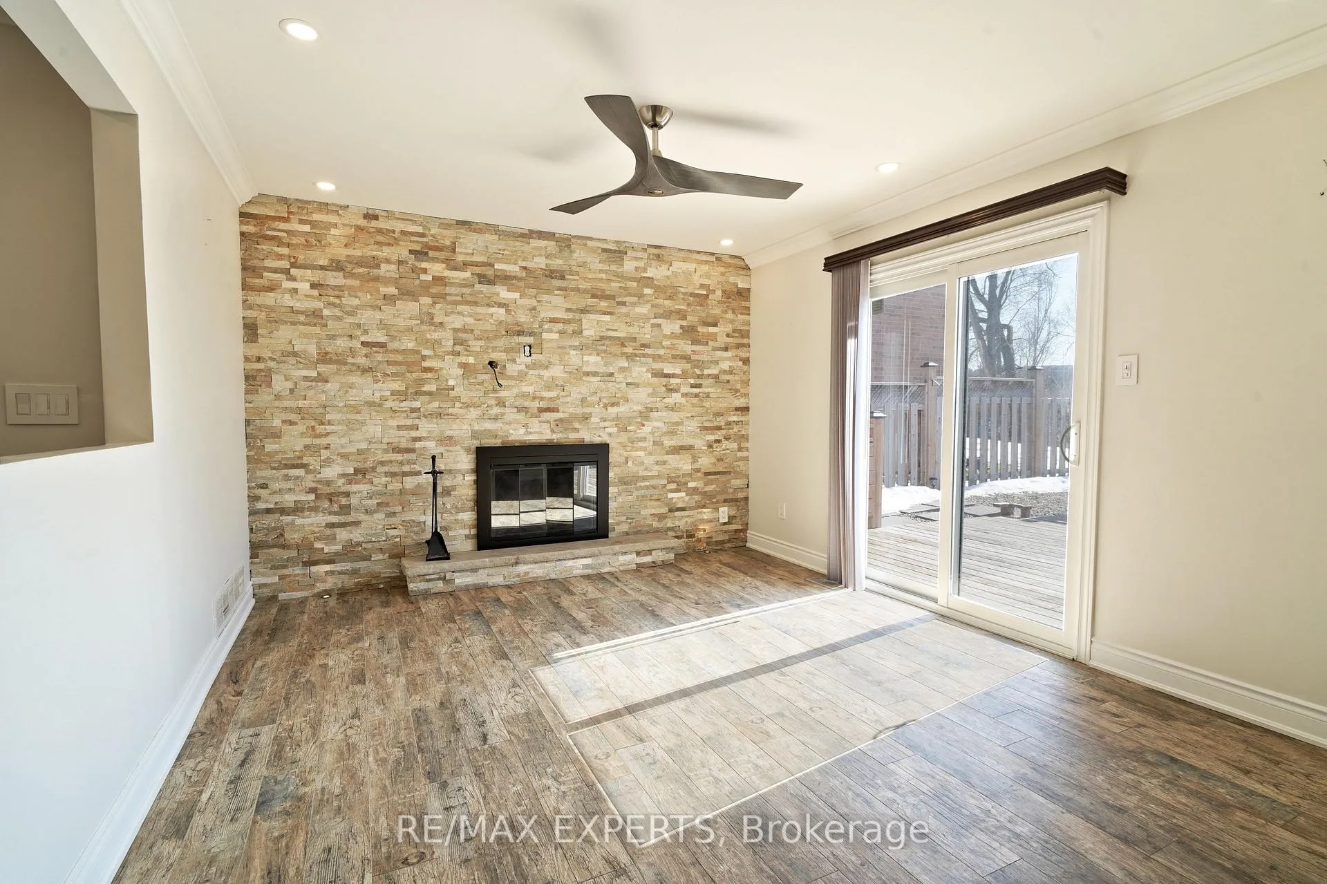 Photo 4 of 48 Sackville Street, Caledon, Bolton West — HOMEH