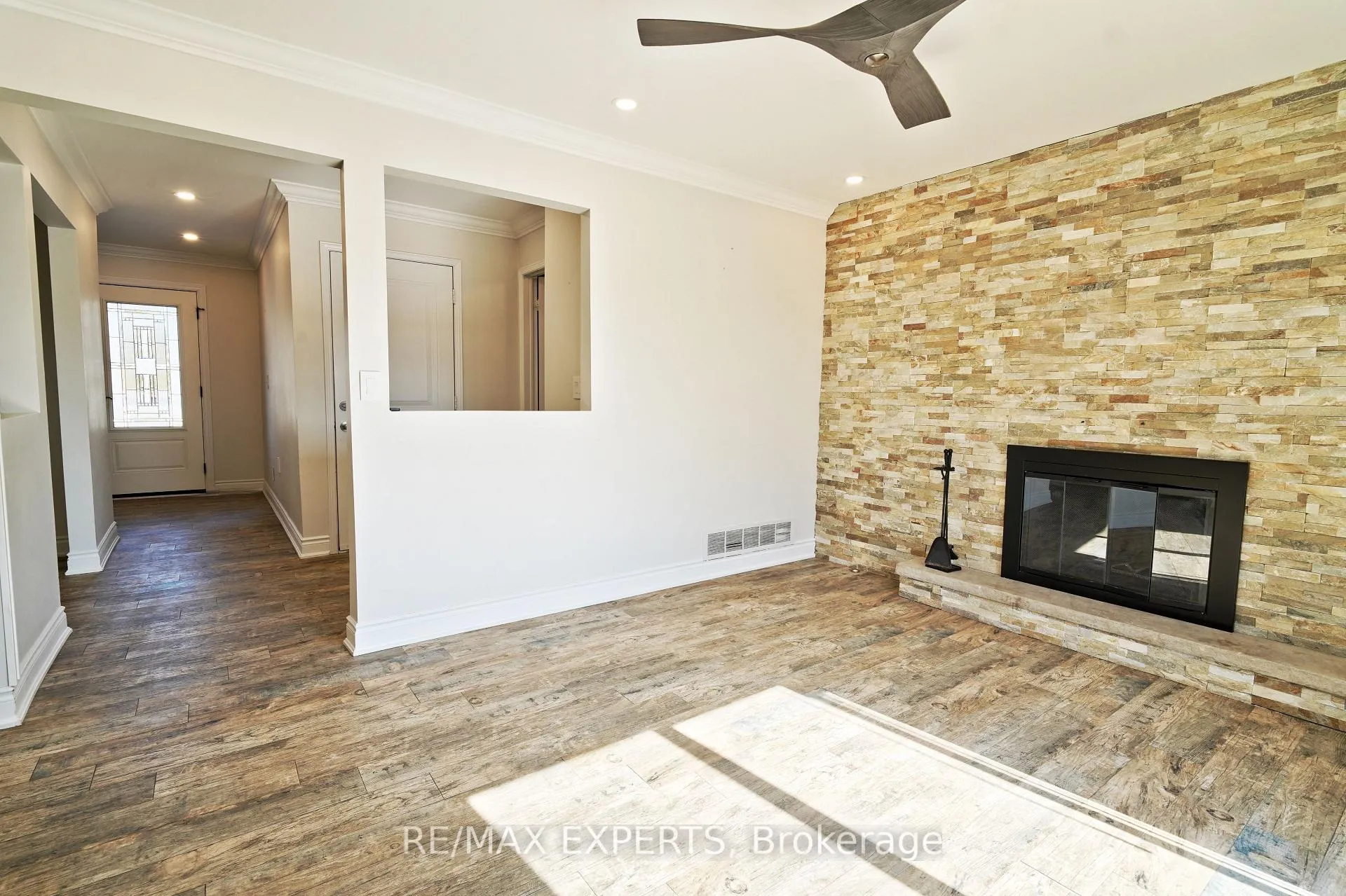Photo 6 of 48 Sackville Street, Caledon, Bolton West — HOMEH