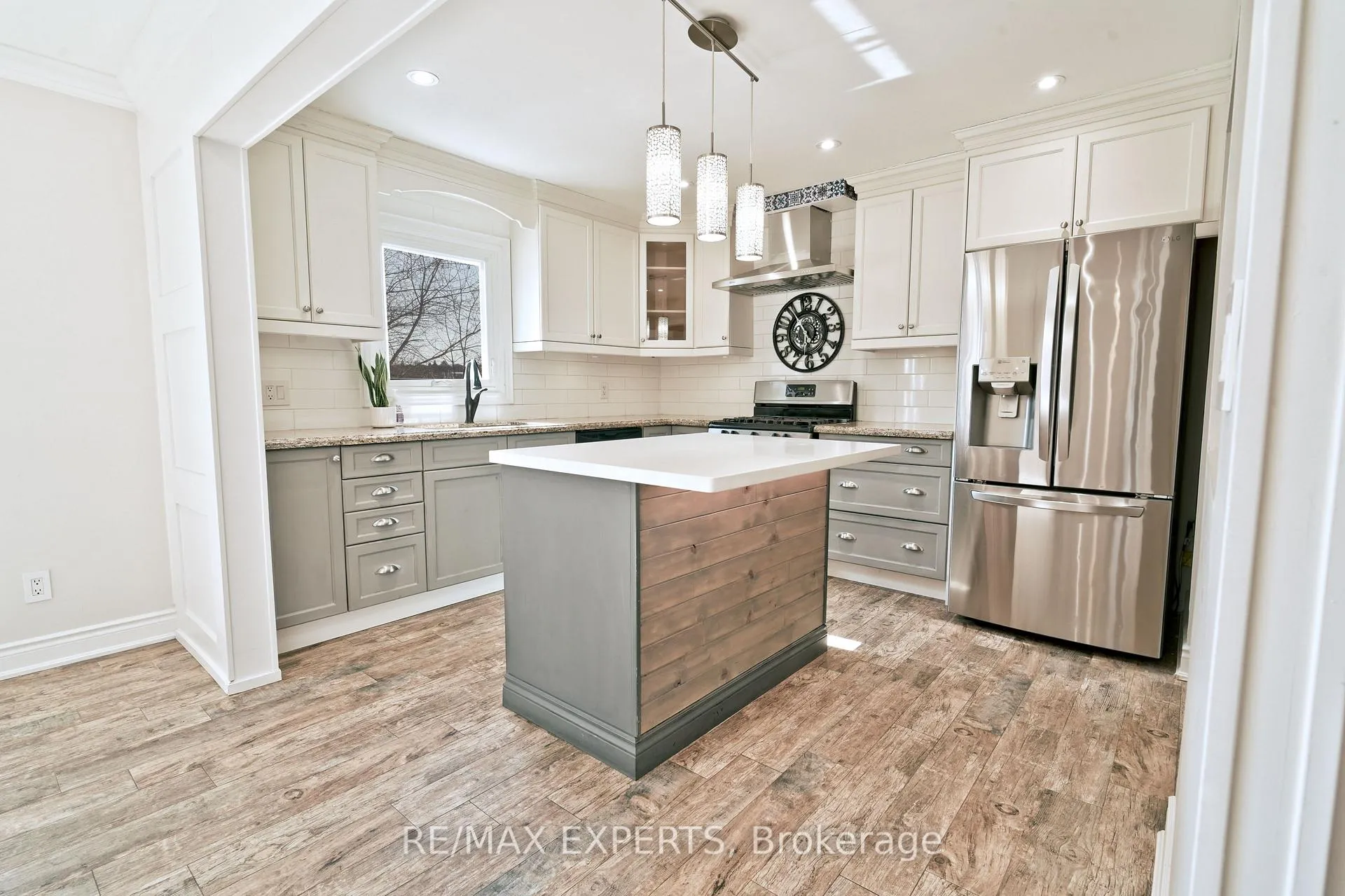 Photo 8 of 48 Sackville Street, Caledon, Bolton West — HOMEH