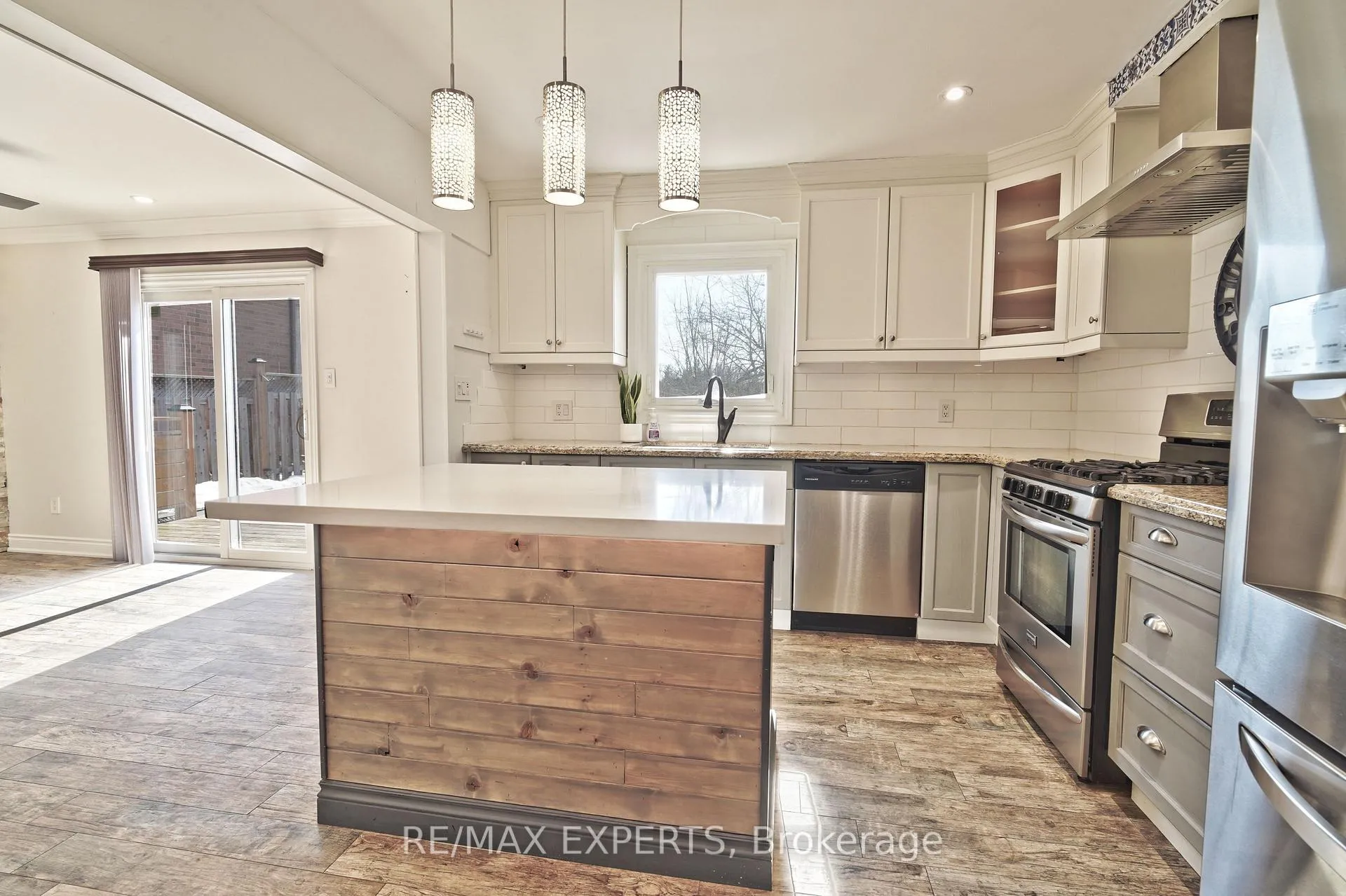 Photo 9 of 48 Sackville Street, Caledon, Bolton West — HOMEH