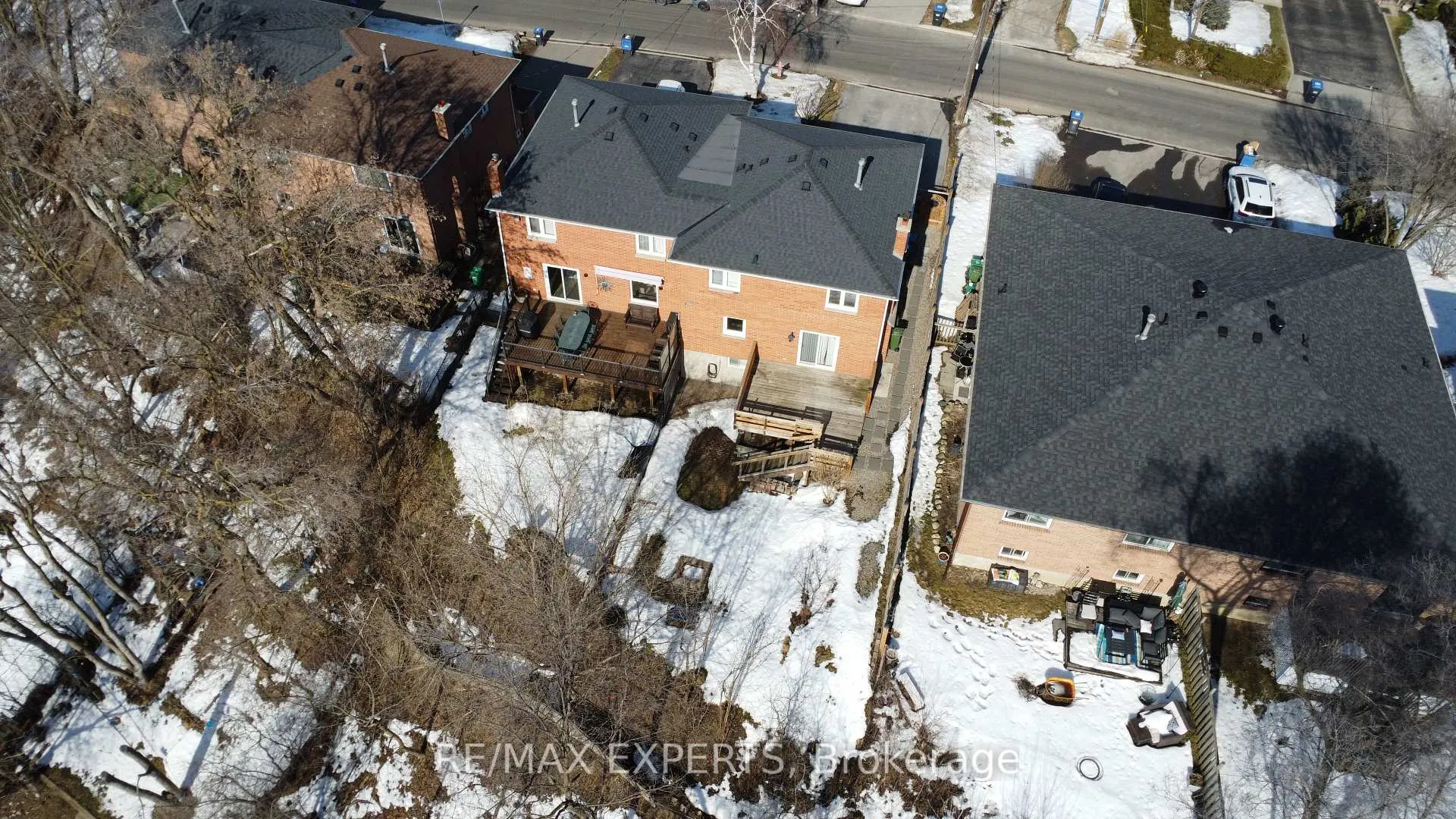 Photo 31 of 48 Sackville Street, Caledon, Bolton West — HOMEH