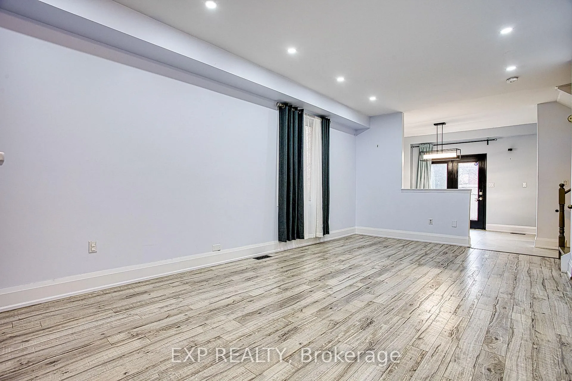 Photo 5 of 20 Goldeye Drive, Hamilton, Winona Park — HOMEH
