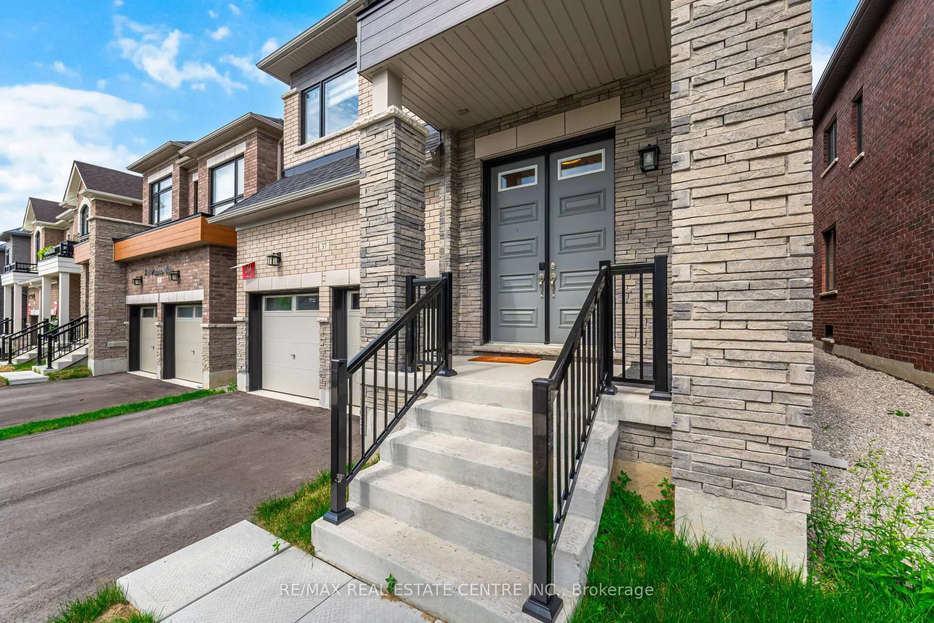 Photo 3 of 37 Periwinkle Road, Springwater, Midhurst — HOMEH