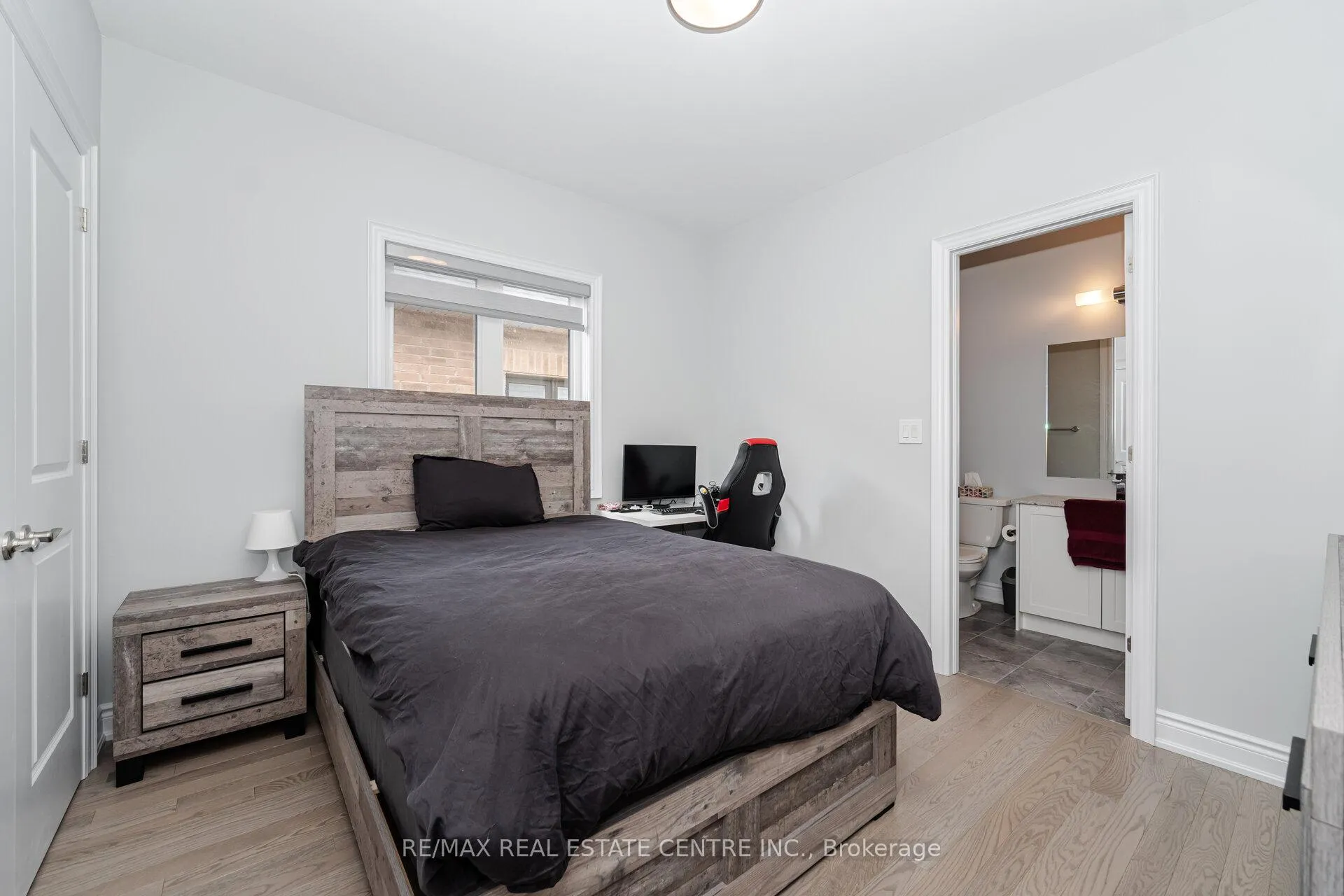Photo 29 of 37 Periwinkle Road, Springwater, Midhurst — HOMEH