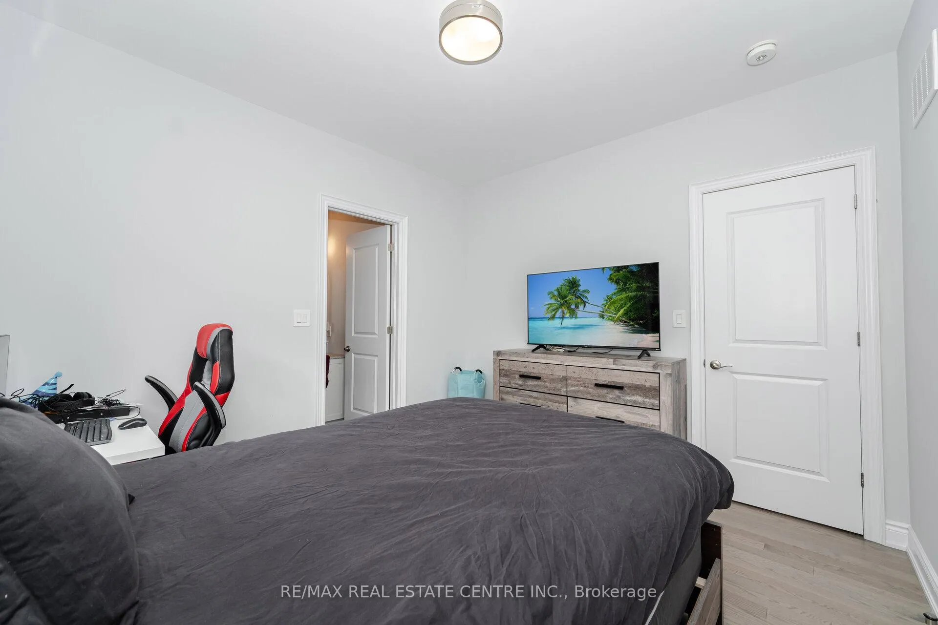 Photo 30 of 37 Periwinkle Road, Springwater, Midhurst — HOMEH