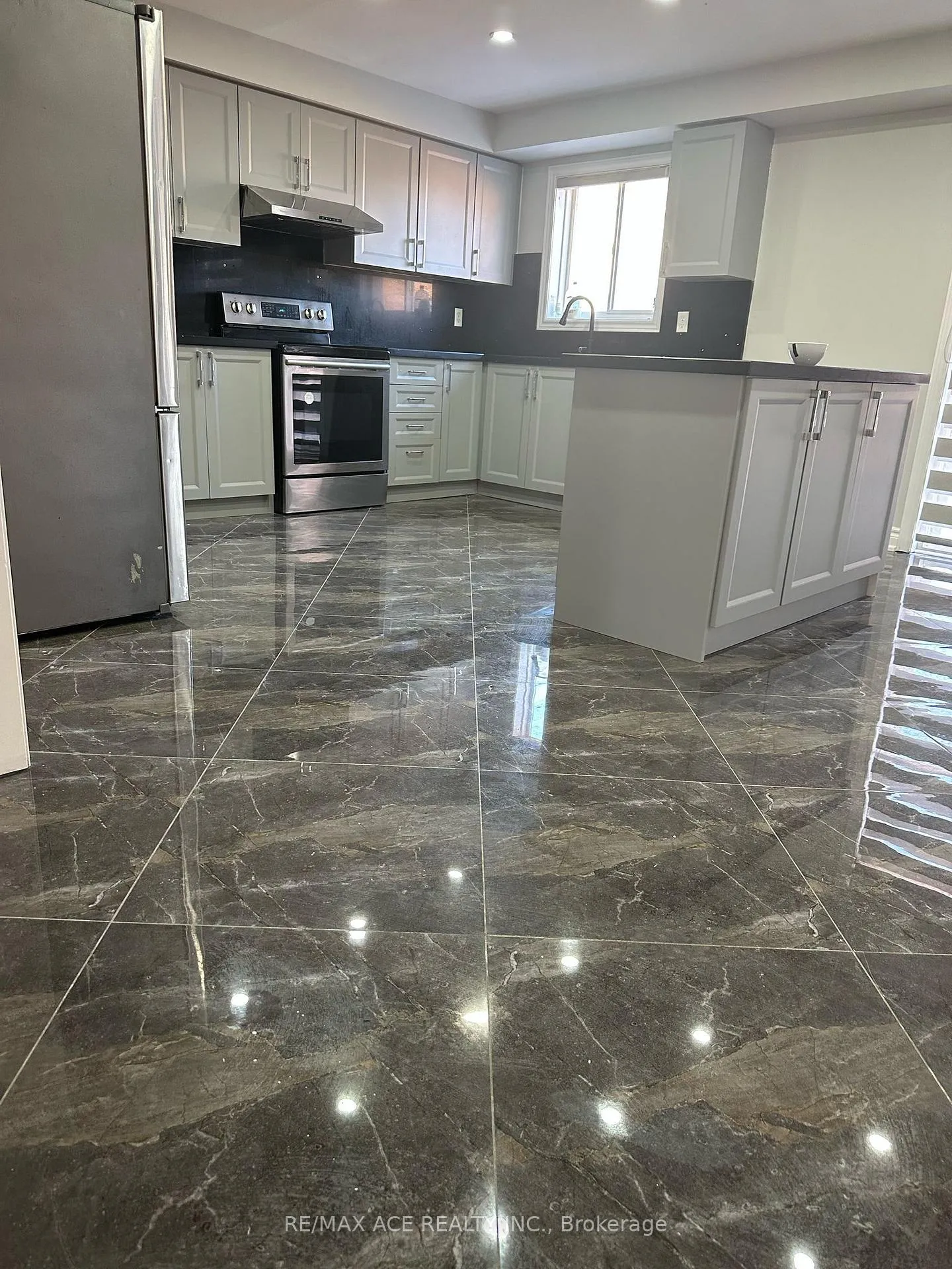 Photo 7 of 252 Van Scott Drive, Brampton, Northwest Sandalwood Parkway — HOMEH