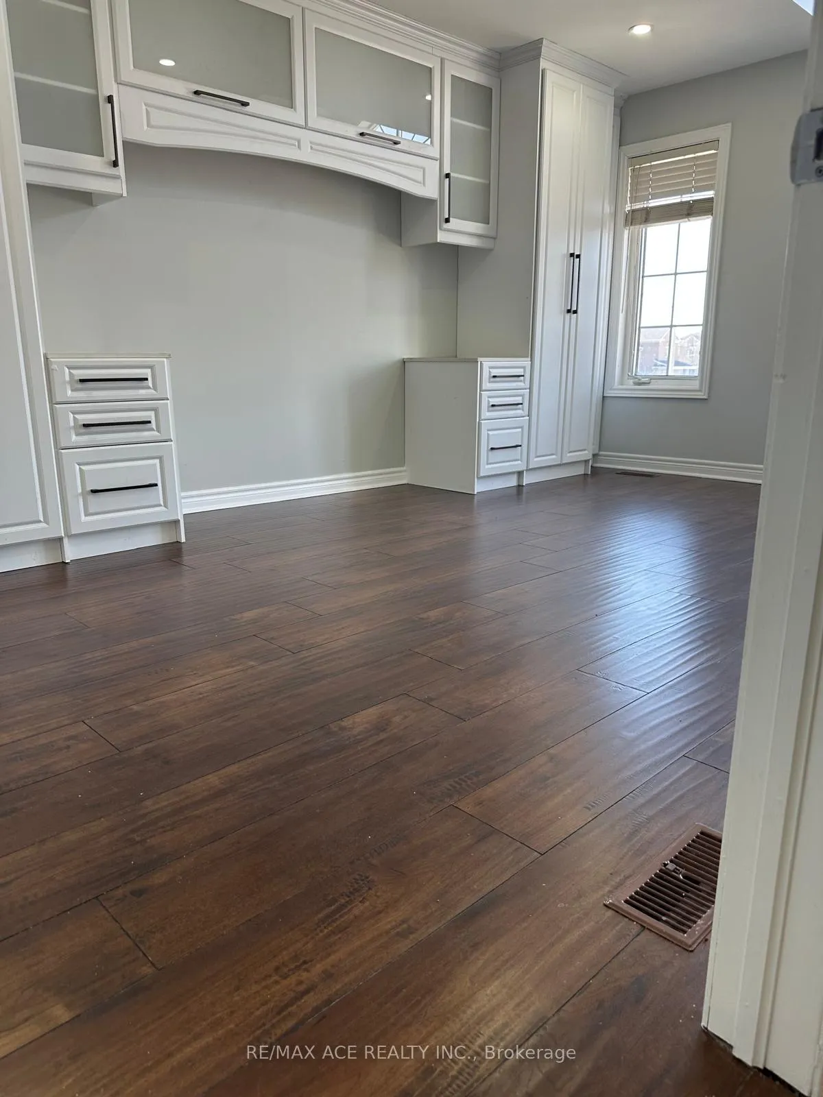 Photo 16 of 252 Van Scott Drive, Brampton, Northwest Sandalwood Parkway — HOMEH